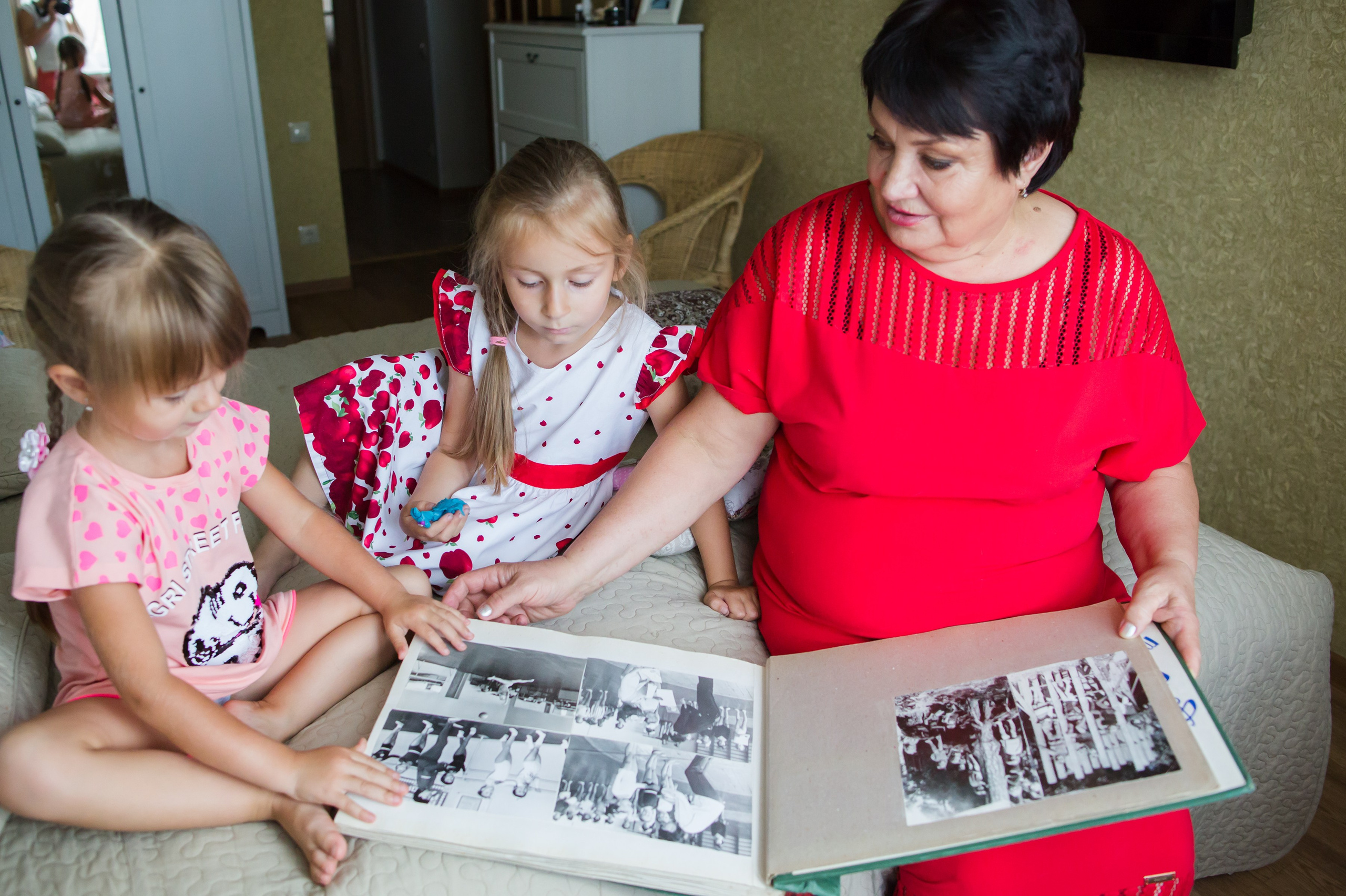 В гостях у бабушки. Репортажный, семейный и детский фотограф в Пензе и Заречном Арина Ермилова. Картины барельеф на заказ