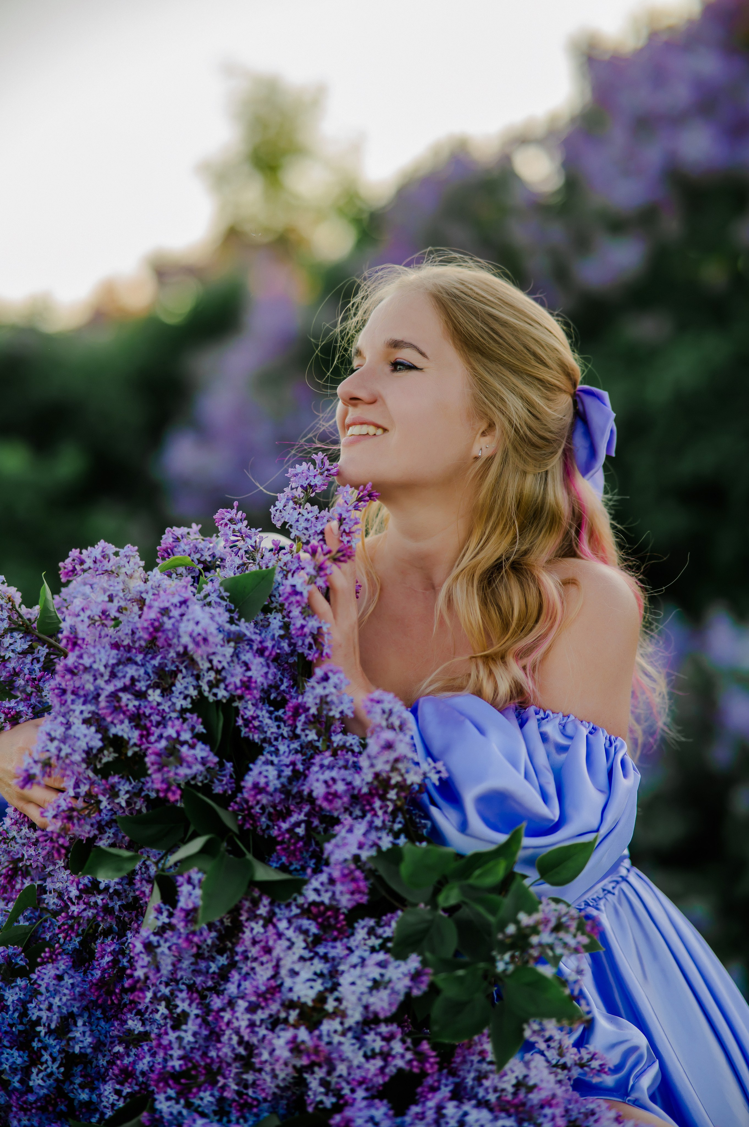 Юлия и сирень. Свадебный и семейный фотограф Евгения Кононова