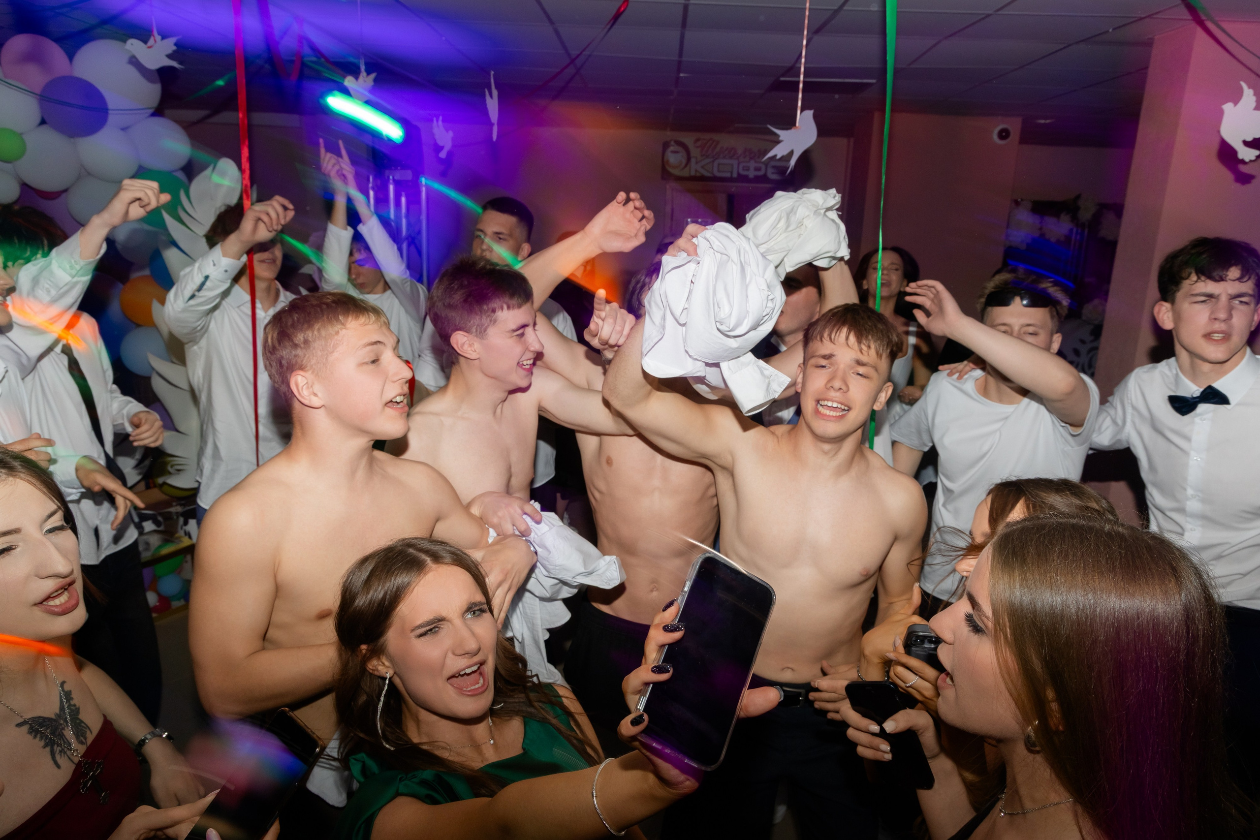 Школьный выпускной 2025 год в Минске, Беларуси. Свадебный фотограф в Минске/Беларуси Сергей Спиридонов