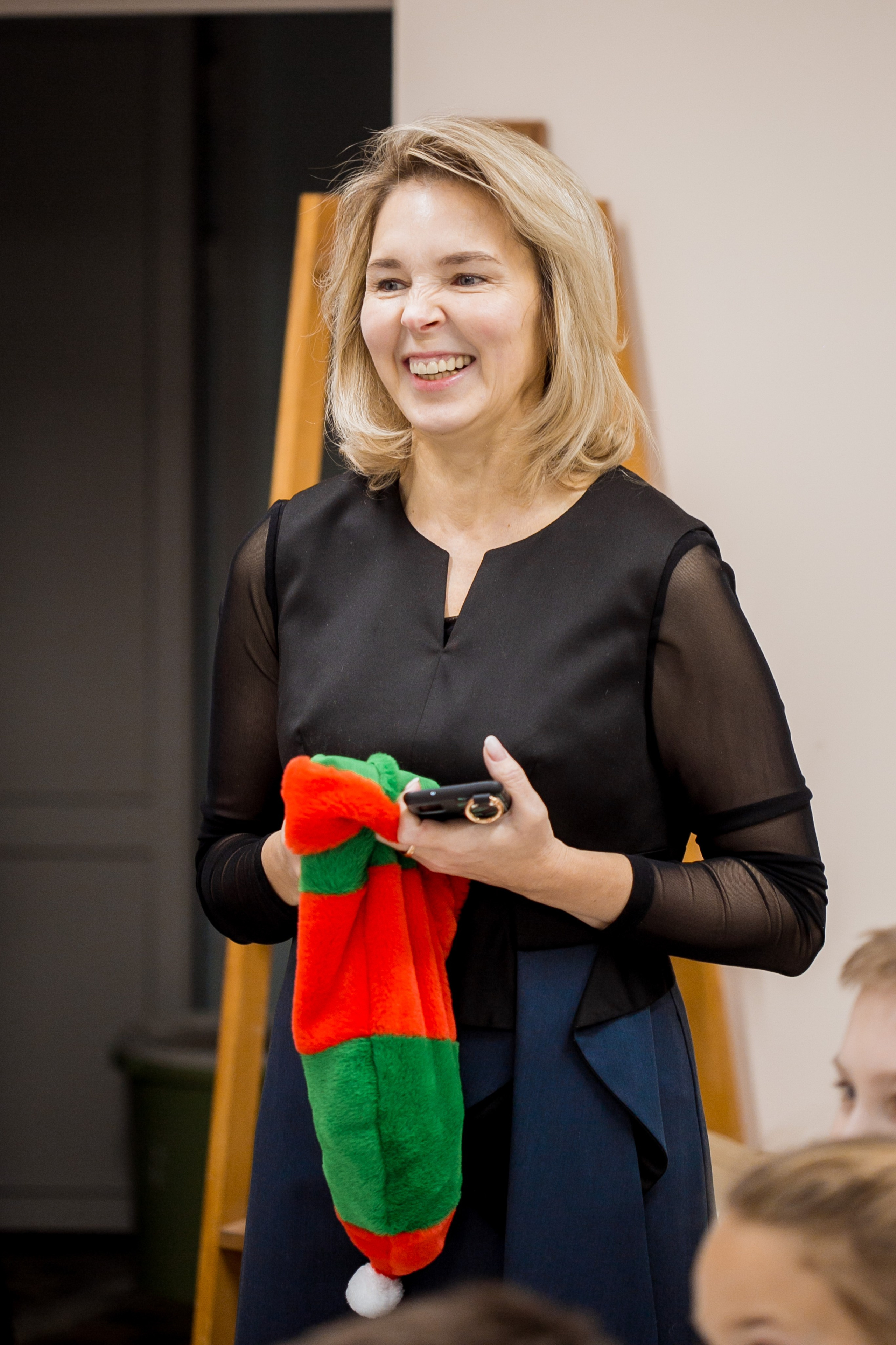 Школьники делают поделки к Новому году. Репортажный фотограф Борис Геер