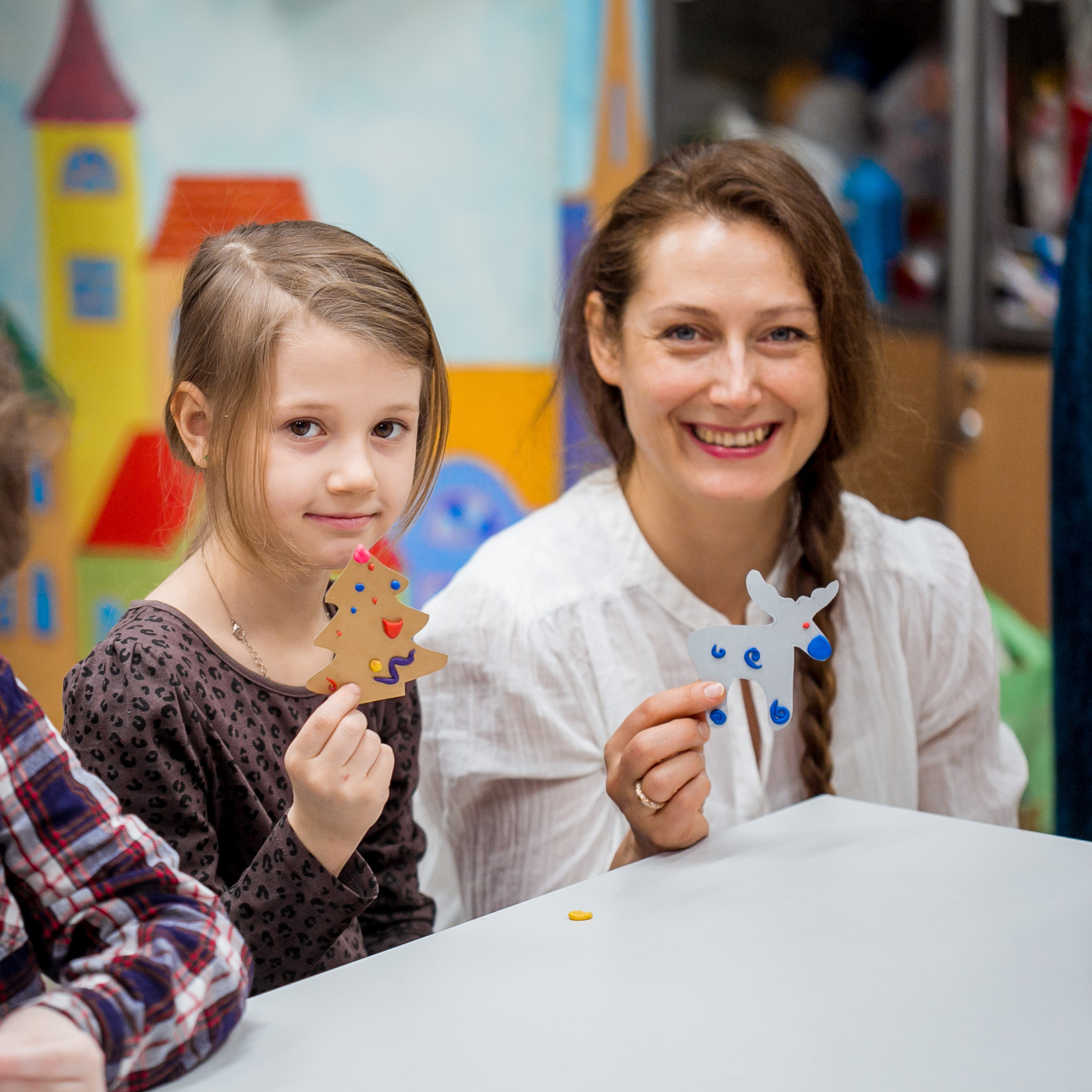 Школьники делают поделки к Новому году. Репортажный фотограф Борис Геер