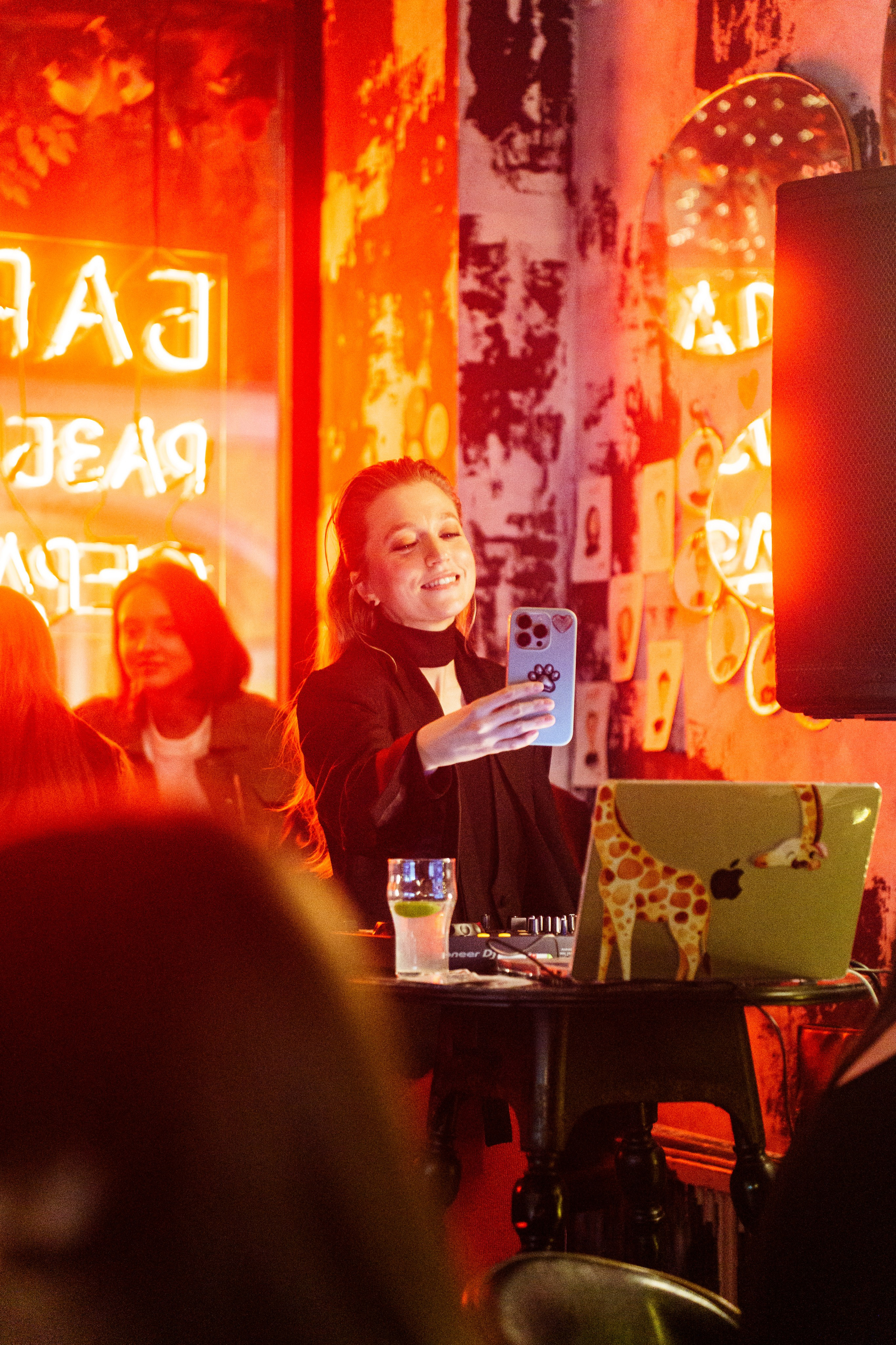 День святого Валентина в Баре разбитых сердец. Концертный и репортажный фотограф в Санкт-Петербурге Слава Пахомов