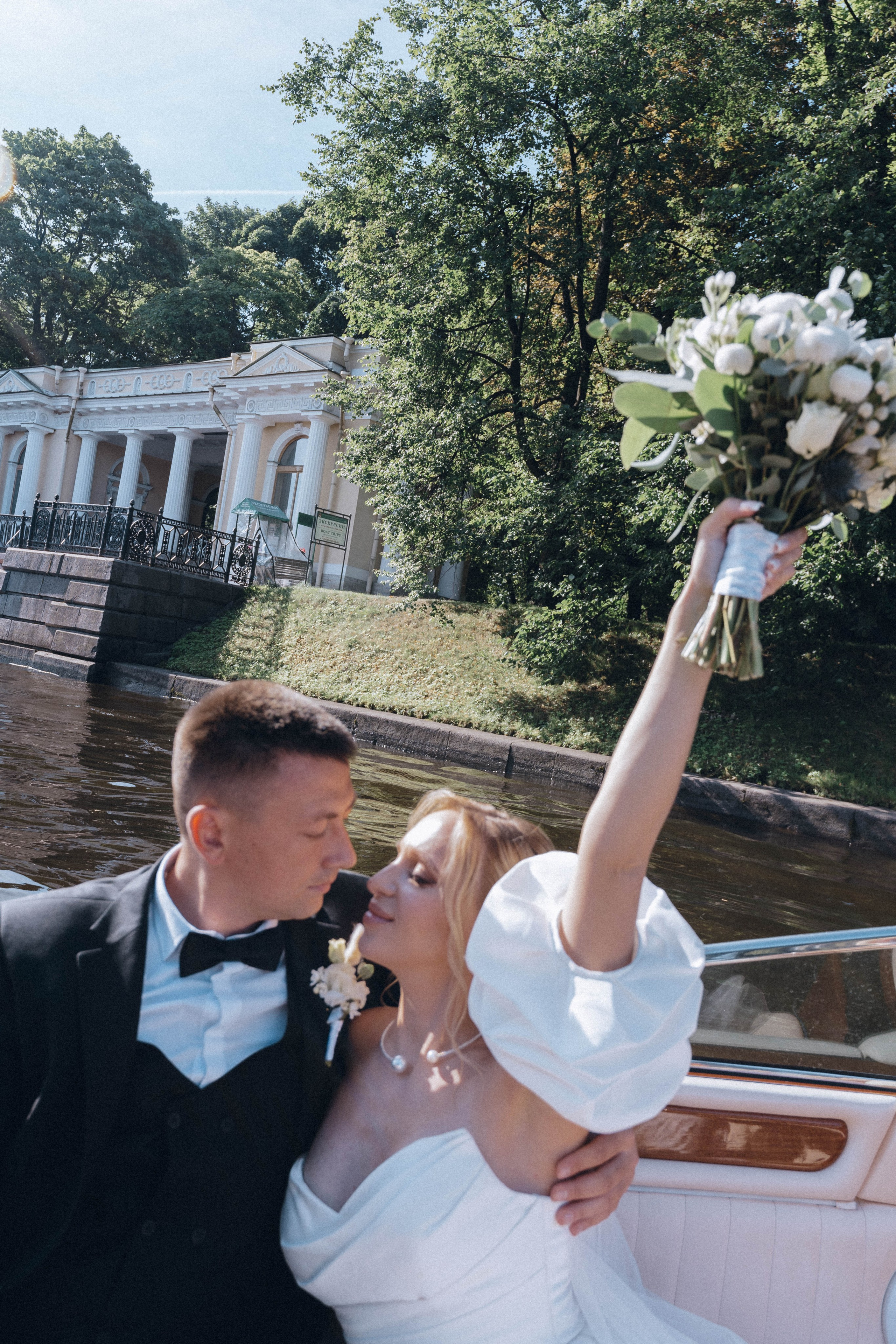 СВАДЕНБНАЯ СЬЕМКА НА КАТЕРЕ ПО КАНАЛАМ САНКТ-ПЕТЕРБУРГА И В АКВАТОРИИ НЕВЫ. Профессиональный фотограф, Санкт-Петербург — Виктория Богомолова