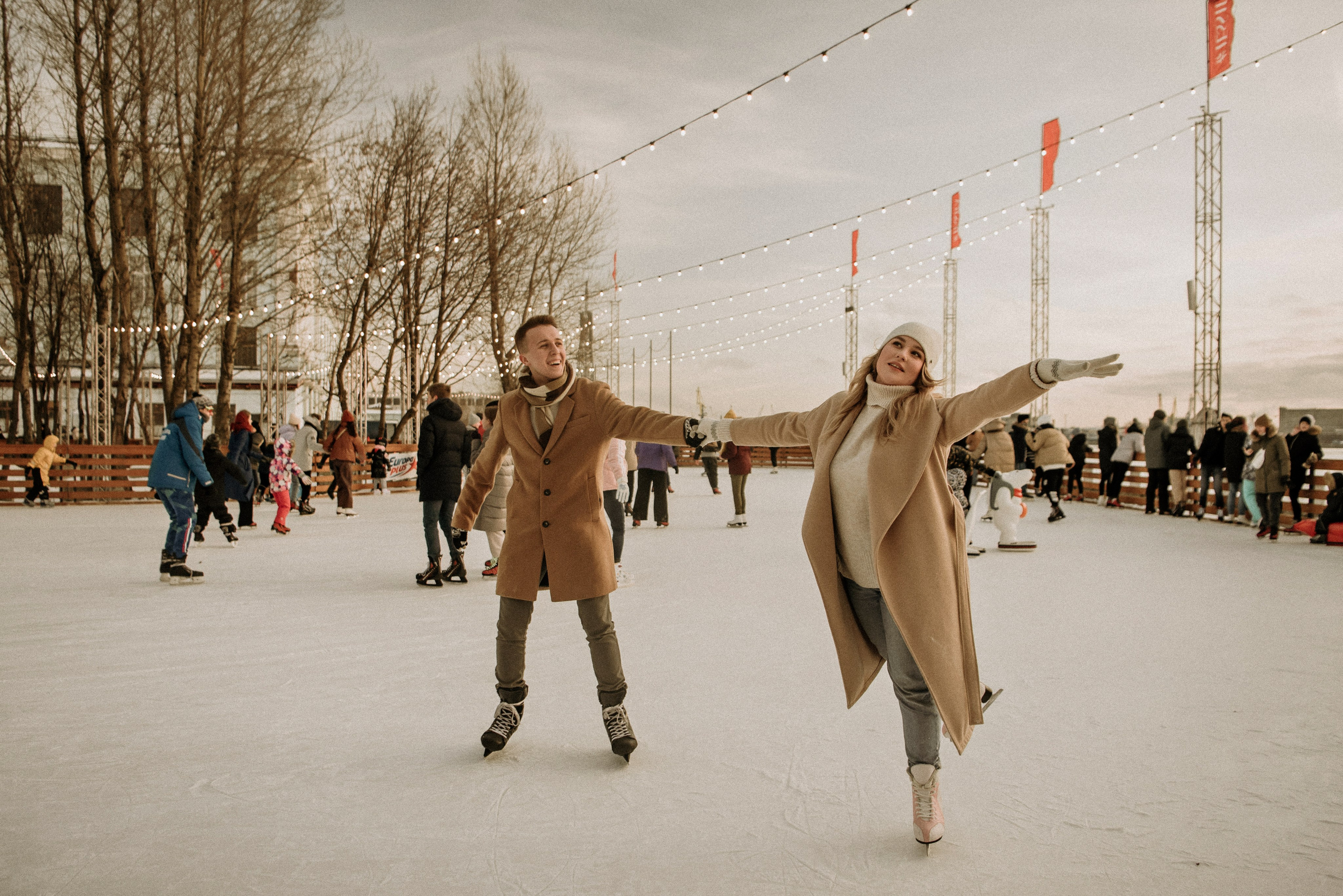 Лиза и Антон. Каток. Свадебный фотограф в Санкт-Петербурге София Шубик
