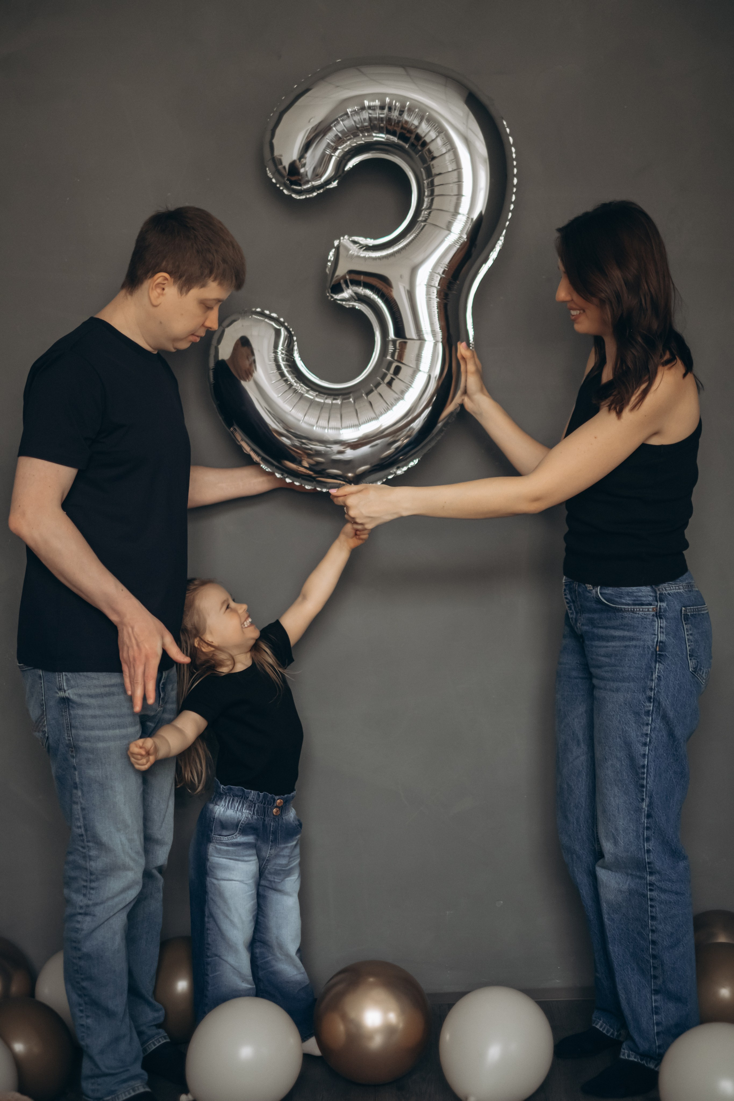 Фотосессия «День рождения» в минималистичной студии. Фотограф Новосибирск Анна Рождественская