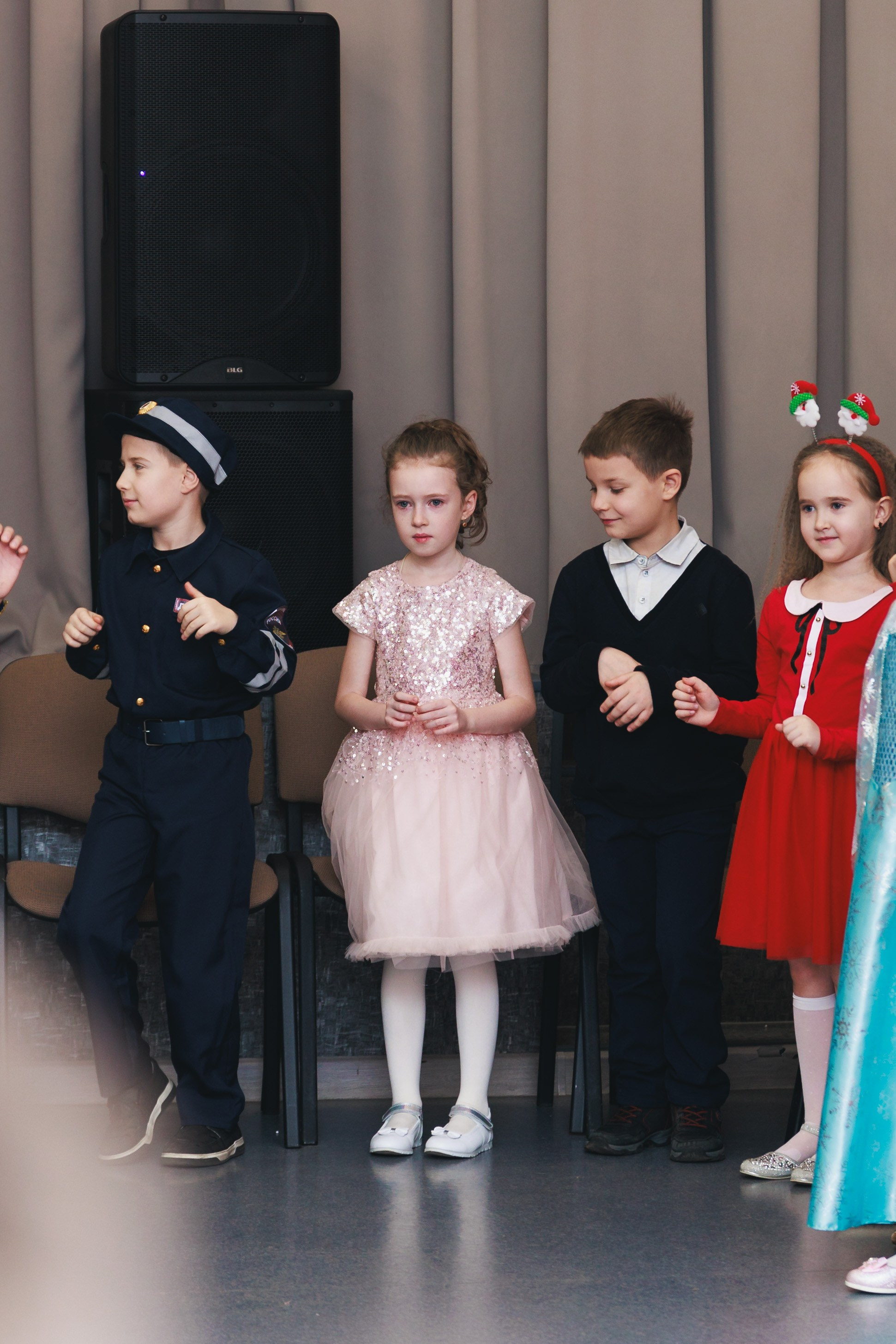 Новогодний утренник в начальной школе. Фотограф Воронеж, Новая Усмань Мария Бублик