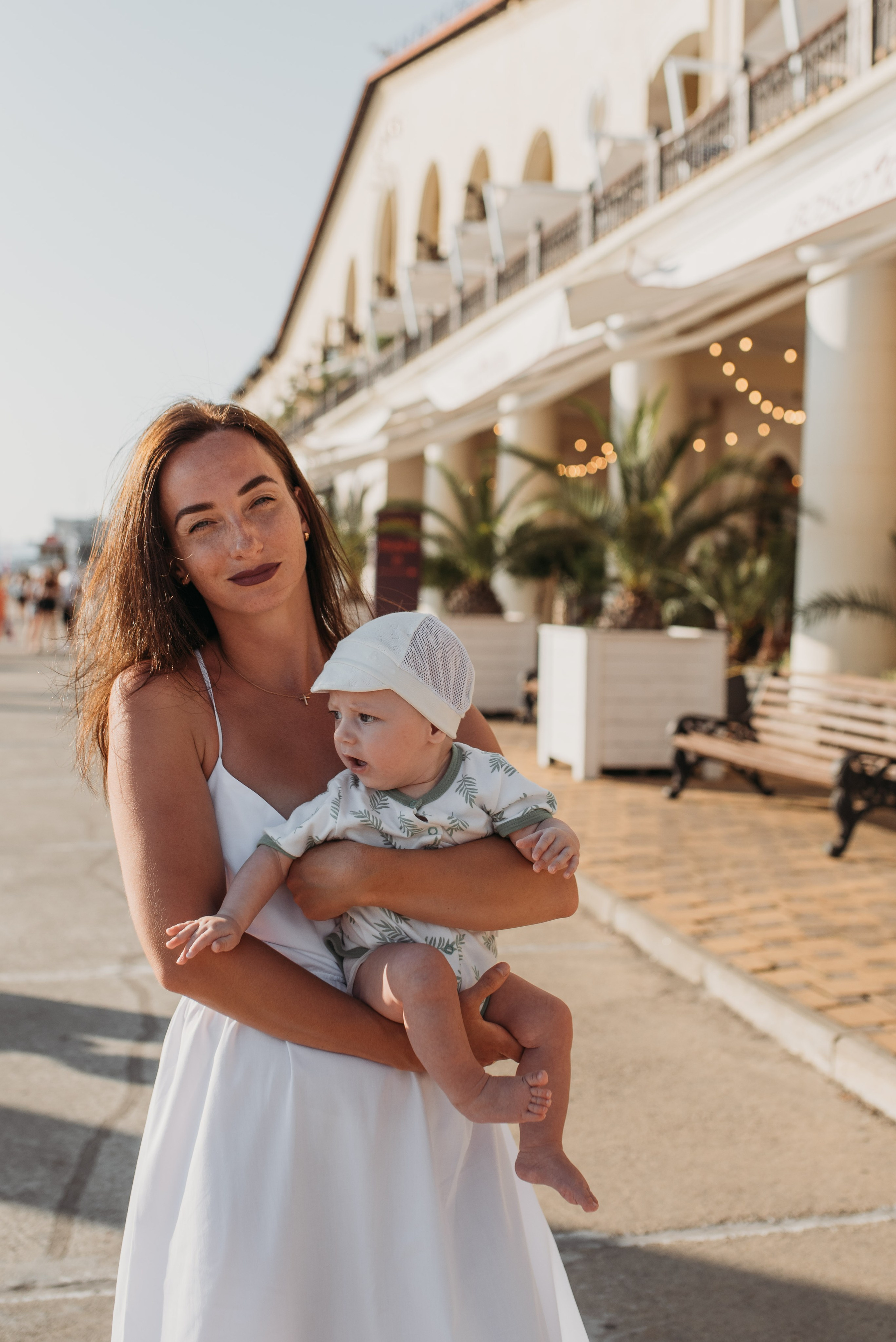 Семейная фотосессия в центре Сочи морпорт. Фотограф в Сочи — Маргарита Поганова