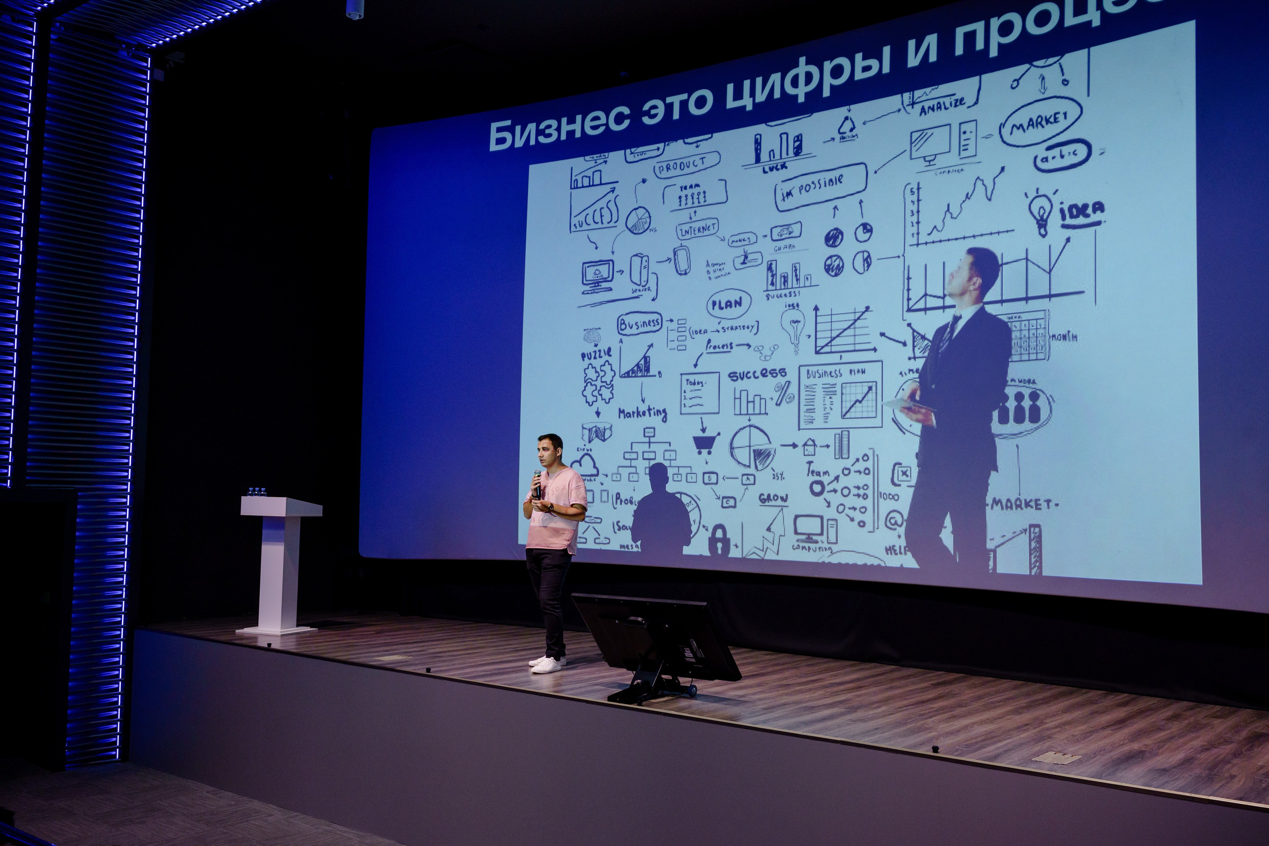 Репортажный фотограф на конференцию в Москве. Репортажный фотограф в Москве Саша Дружинина