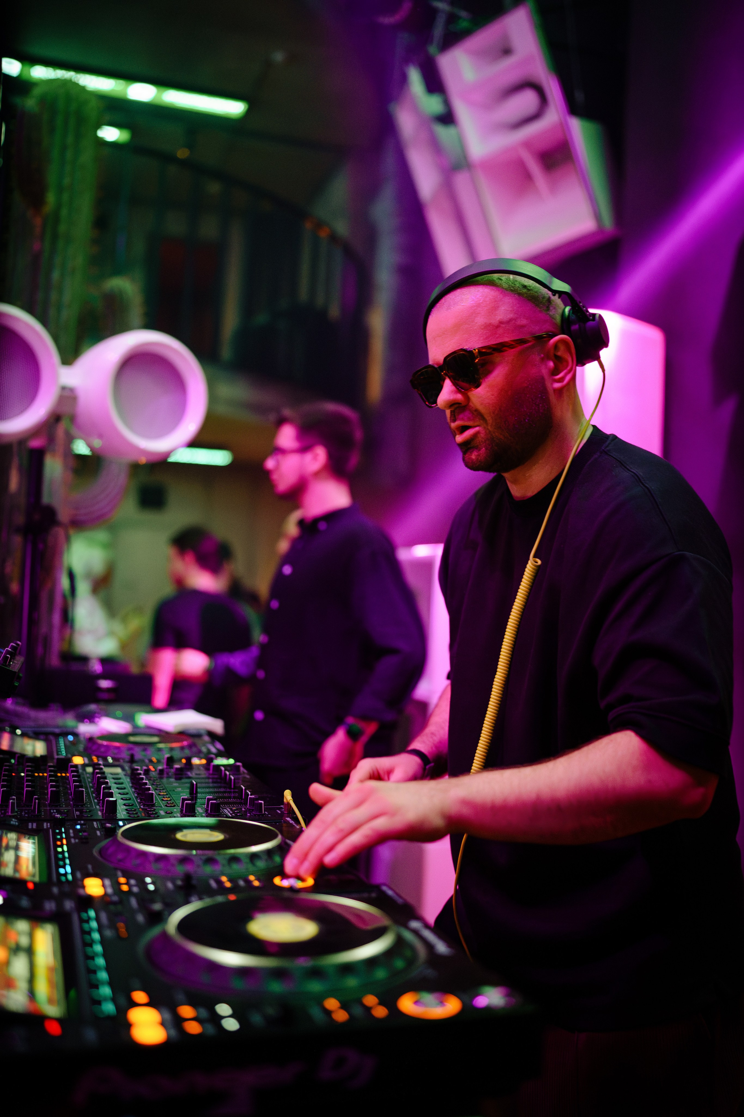 Вечеринка OSNOVATELI.LIVE репортажный фотограф Саша Дружинина. Репортажный фотограф в Москве Саша Дружинина