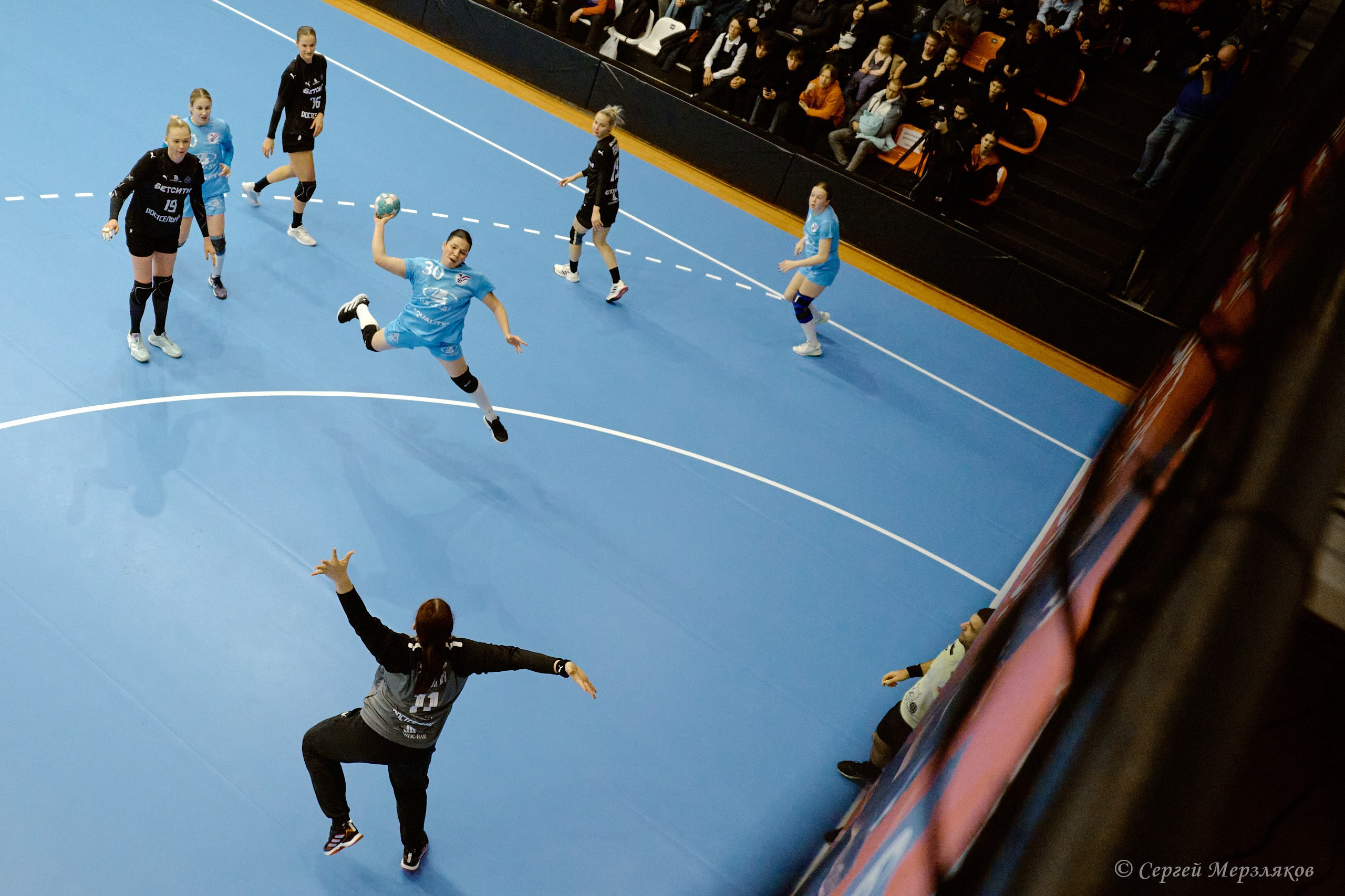Гандбол. OLIMPBET Суперлига. «Университет» — «Ростов-Дон». Спортивный репортажный фотограф в Ижевске Сергей Мерзляков