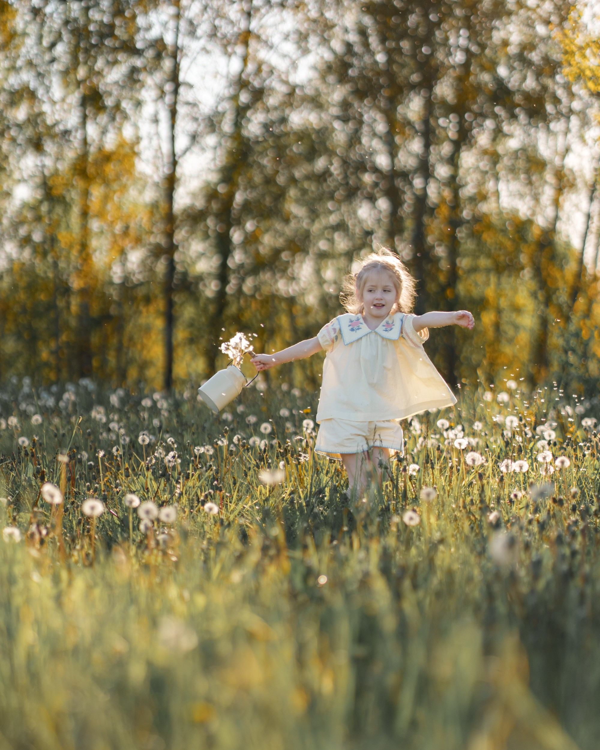 Летняя фотосессия с одуванчиками Екатеринбург