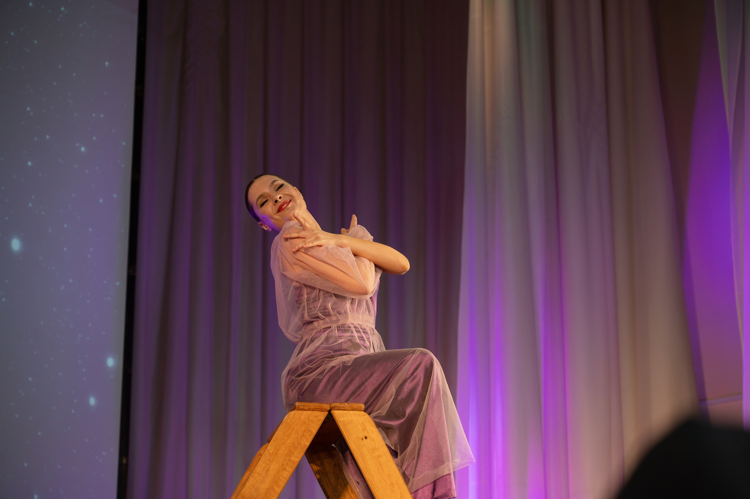 Выступления на сценах и уличных площадках. Танцевальная шоу-группа «GRANAT»