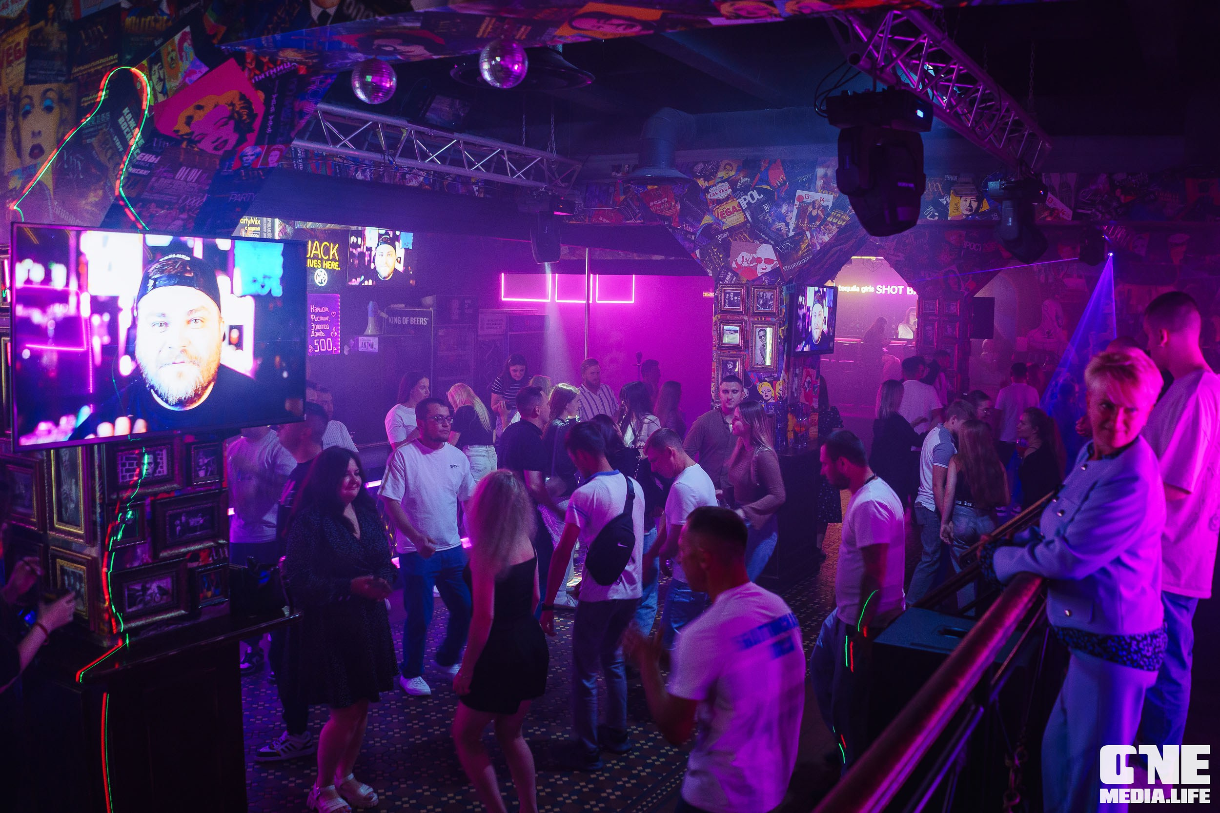 Фоторепортаж из бара XxxX. One Media Life: фоторепортажи, фотоотчеты с мероприятий и заведений