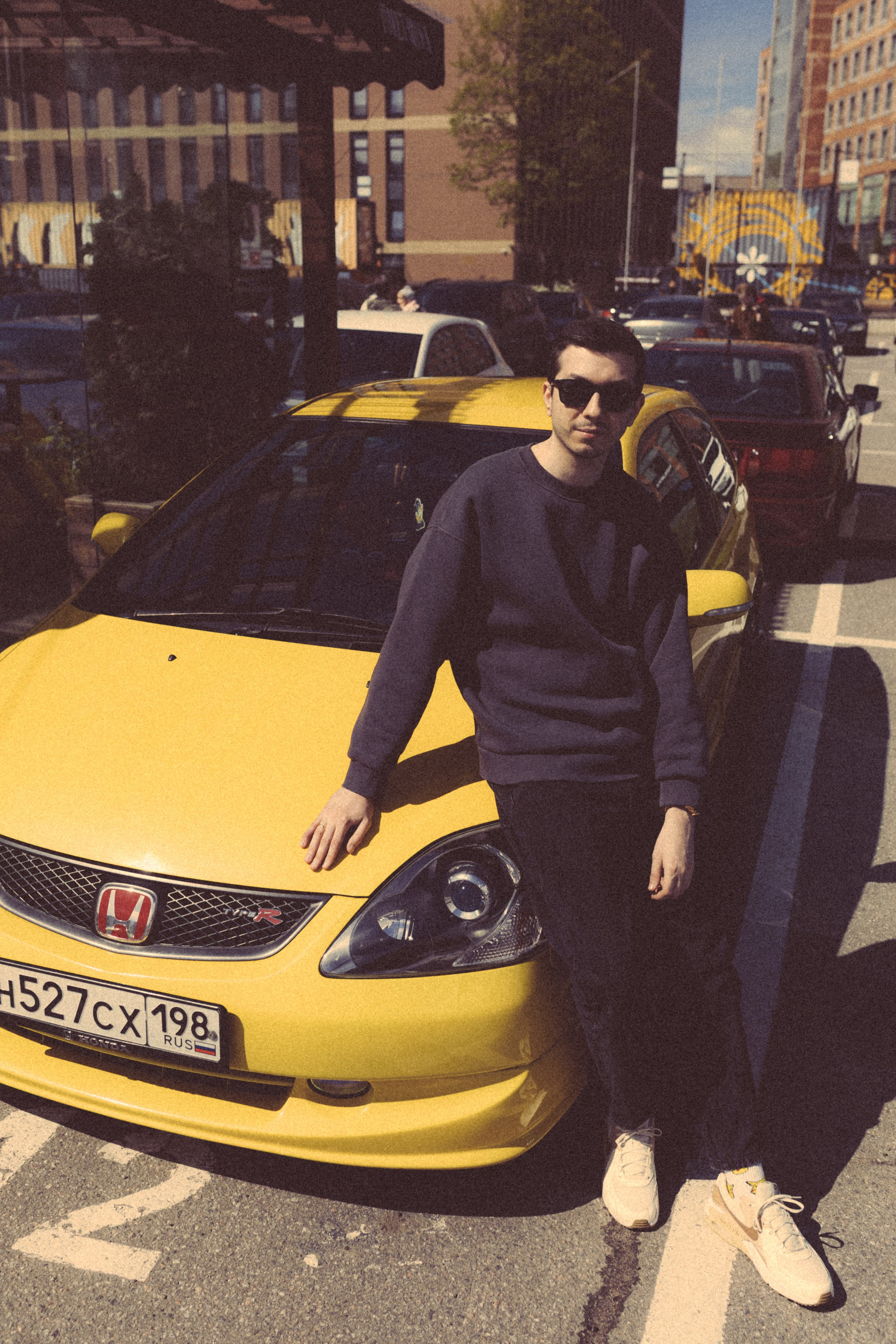 CARS and COFFE. Happiness is in the moments