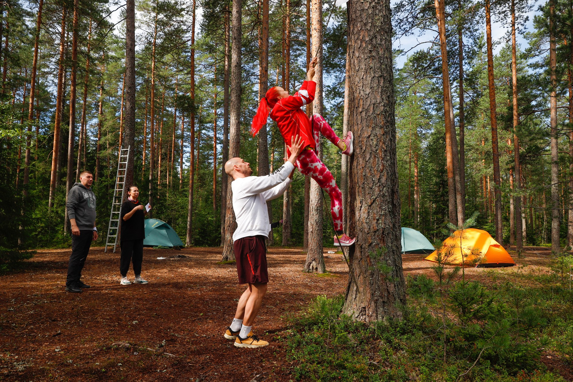 «Последний герой» в лагере для взрослых «Изи». Фотограф Дарья Попова