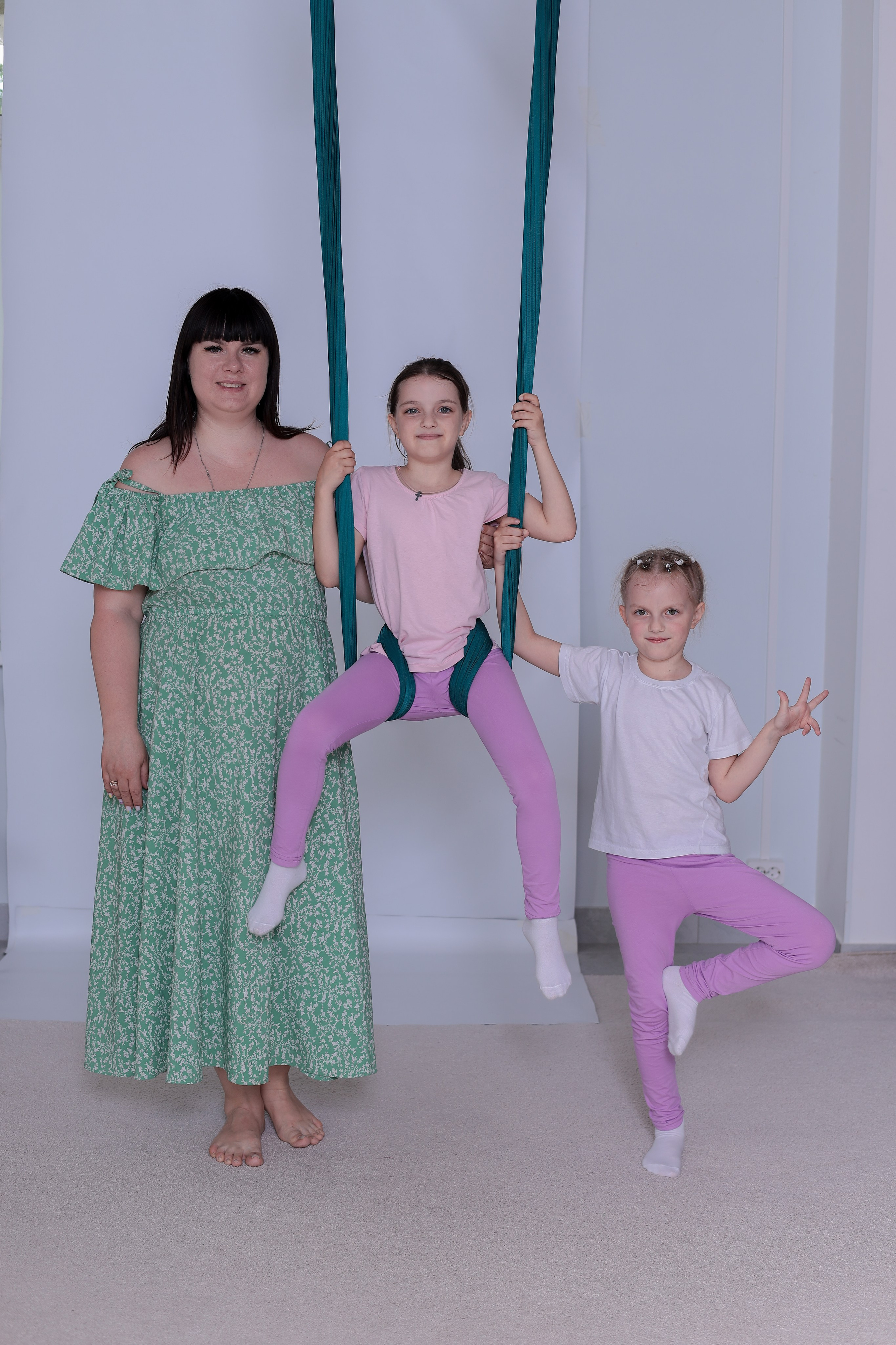 Детская аэройога. Фотограф Надршина Лилия