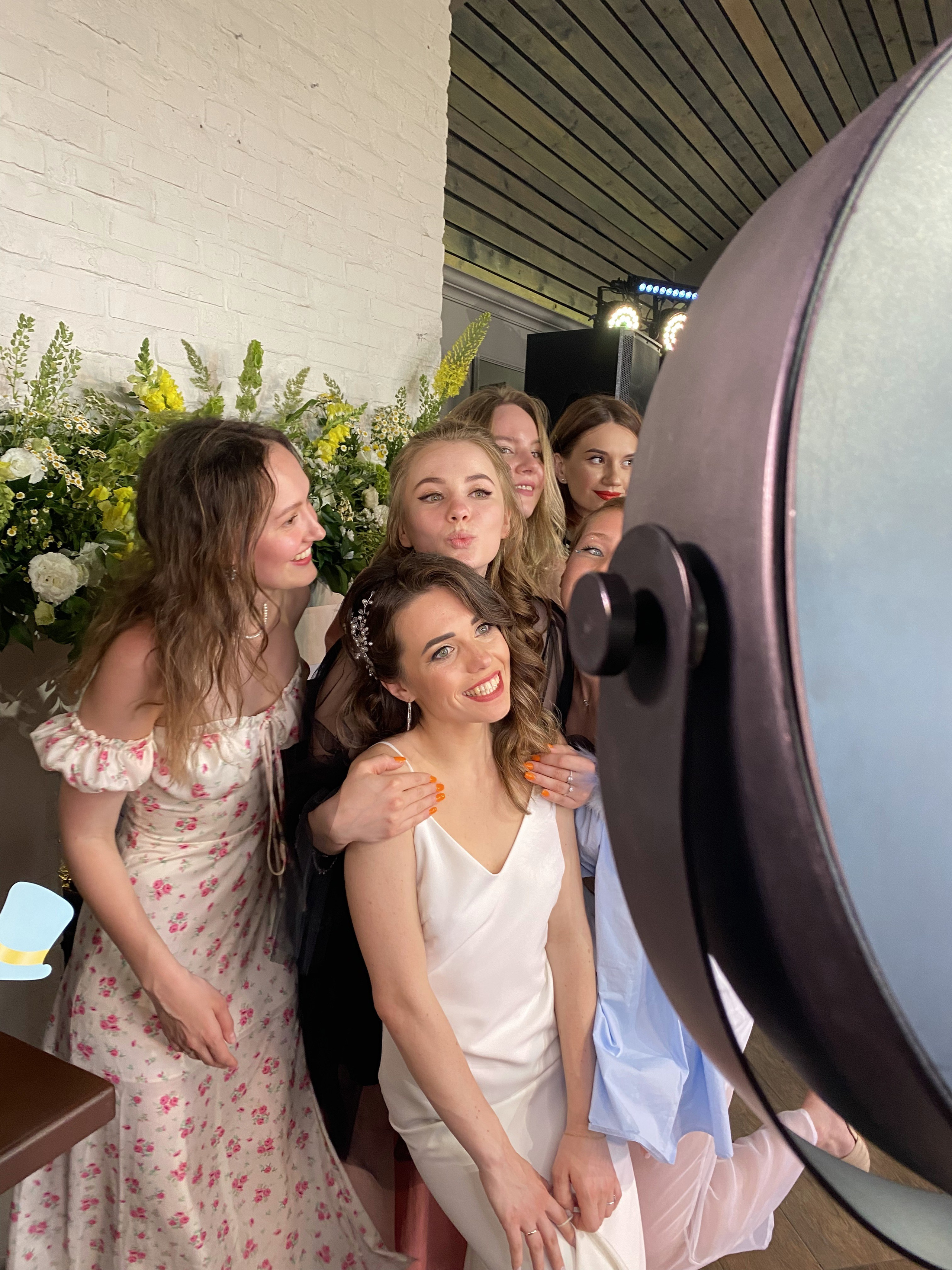 Фото-гиф-стойка BLACK (фотобудка, селфизеркало). Инсталаб Краснодар фото и видео интерактивы на ваше мероприятие