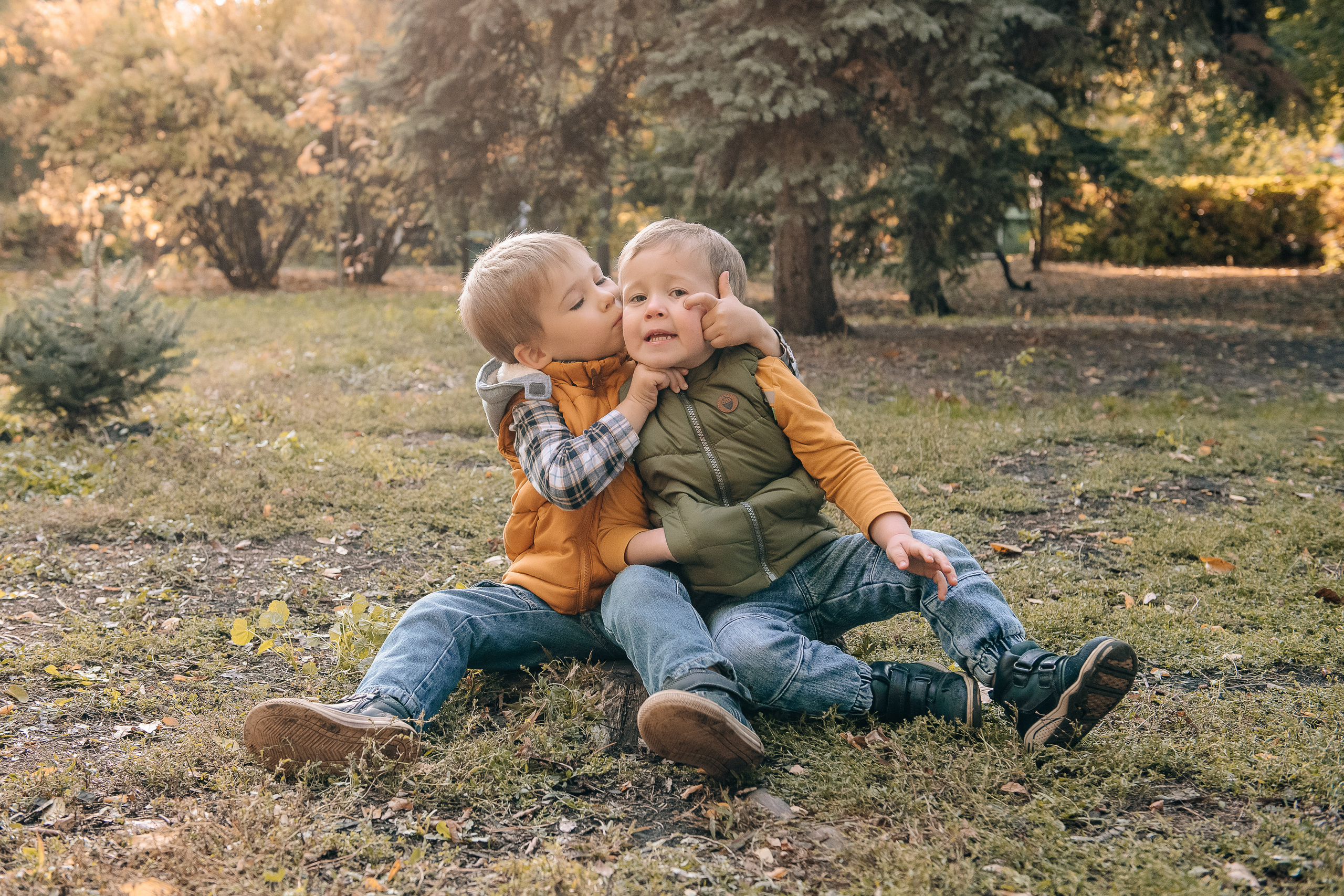 Фотопрогулка. Ира, Равиль, Лёва и Сеня. Фотограф Валерия Голубева (Миронова)