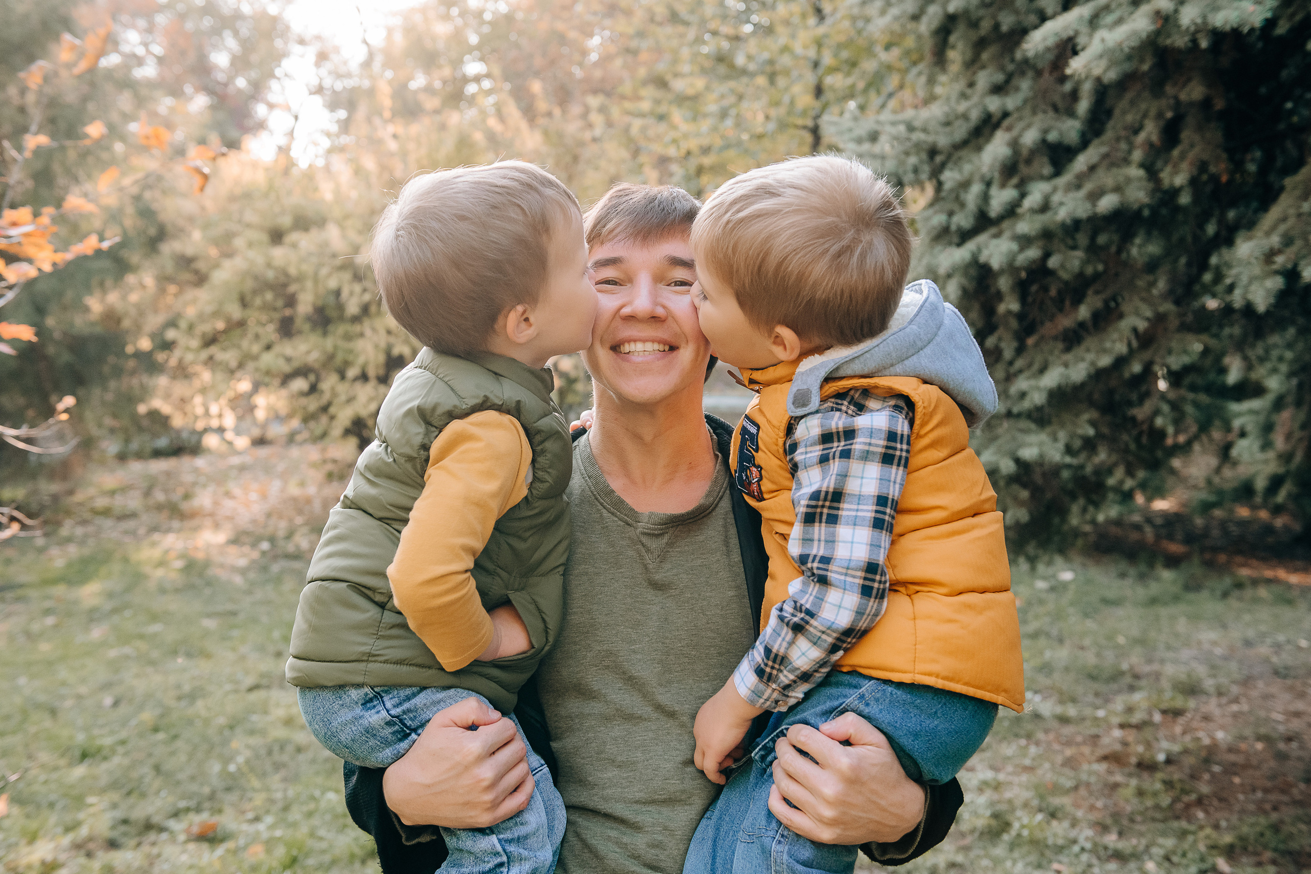 Фотопрогулка. Ира, Равиль, Лёва и Сеня. Фотограф Валерия Голубева (Миронова)