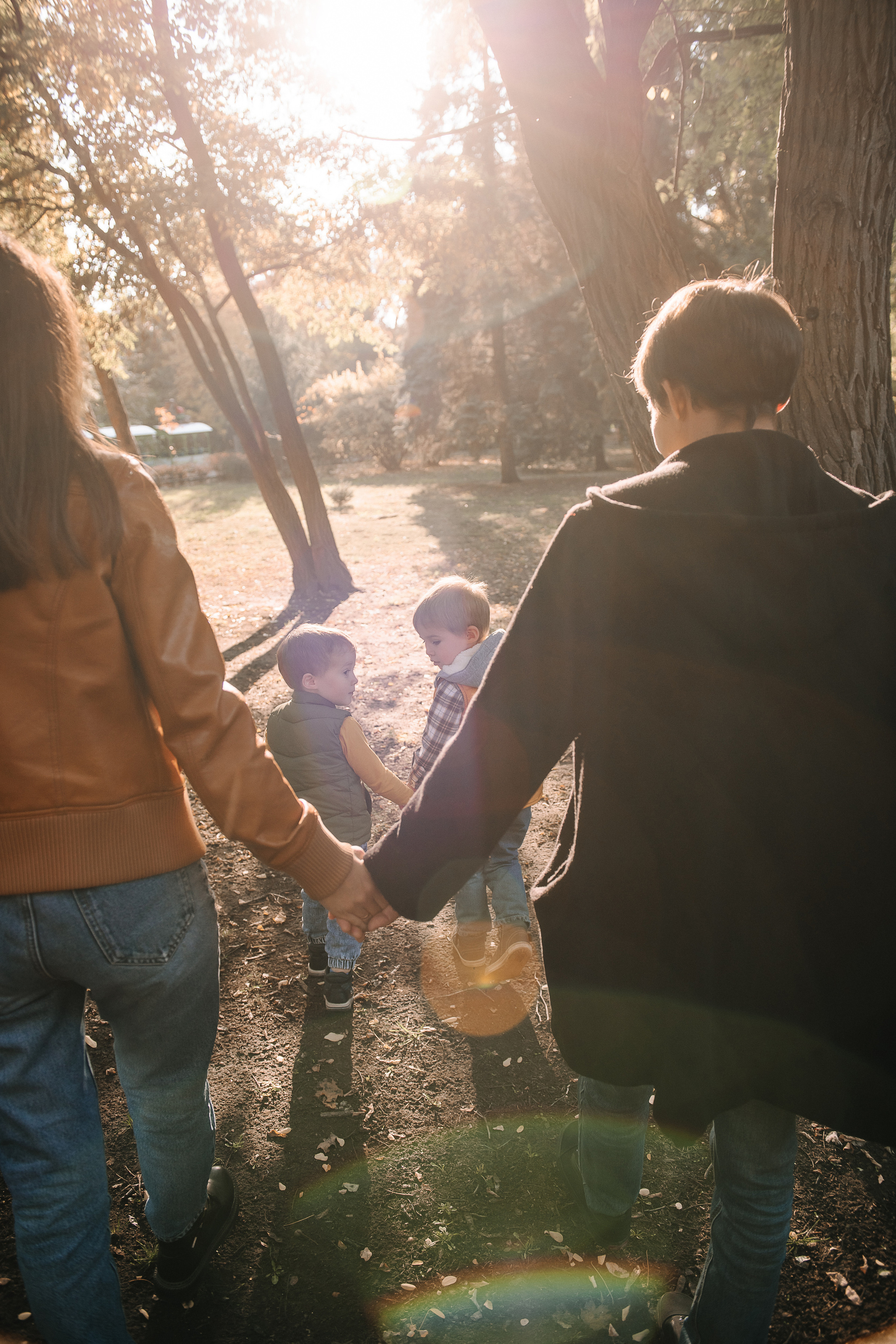 Фотопрогулка. Ира, Равиль, Лёва и Сеня. Фотограф Валерия Голубева (Миронова)