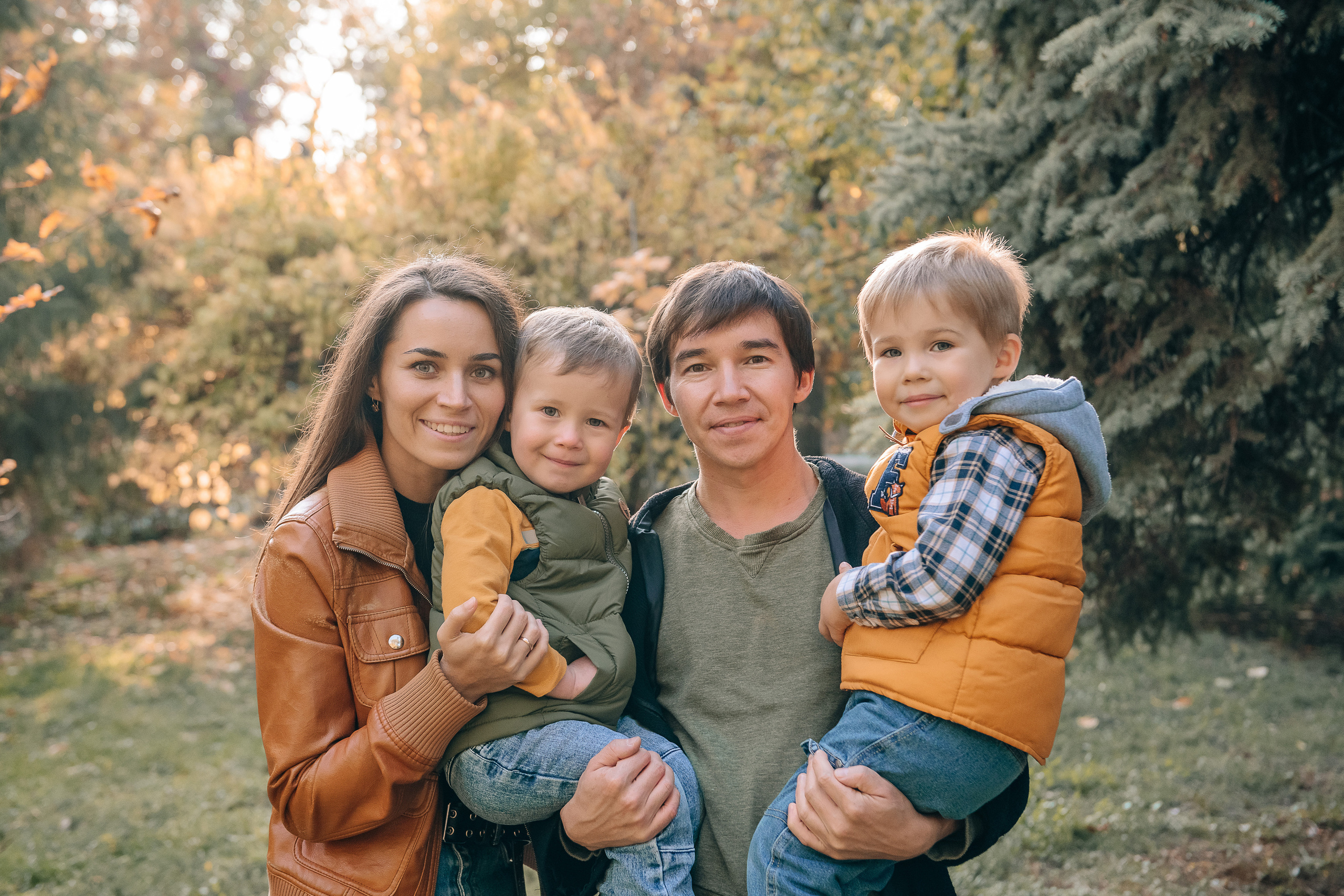 Фотопрогулка. Ира, Равиль, Лёва и Сеня. Фотограф Валерия Голубева (Миронова)