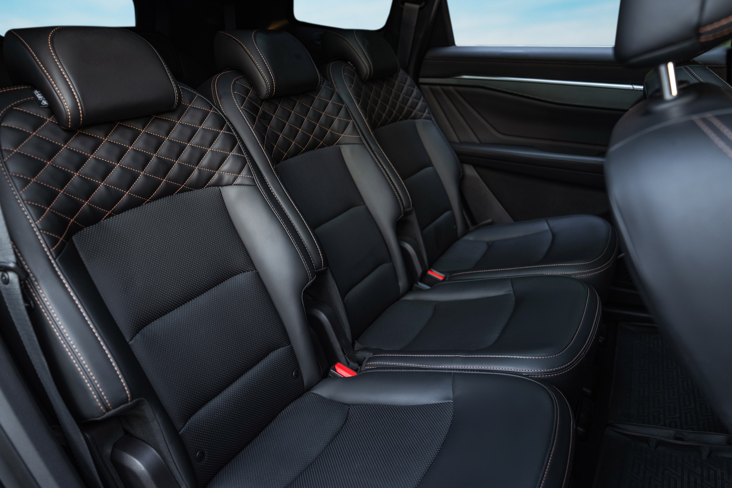 Geely Okavango (салон). Рекламный и портретный фотограф в Алматы, обучение для фотографов — Равиль Абушаев