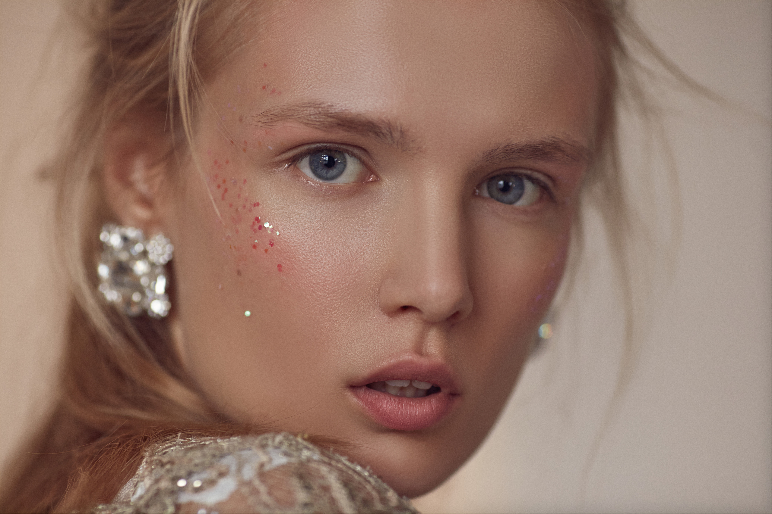 Съемка для L'officiel Baltic. Коммерческий фотограф в Москве Марина Иванькова