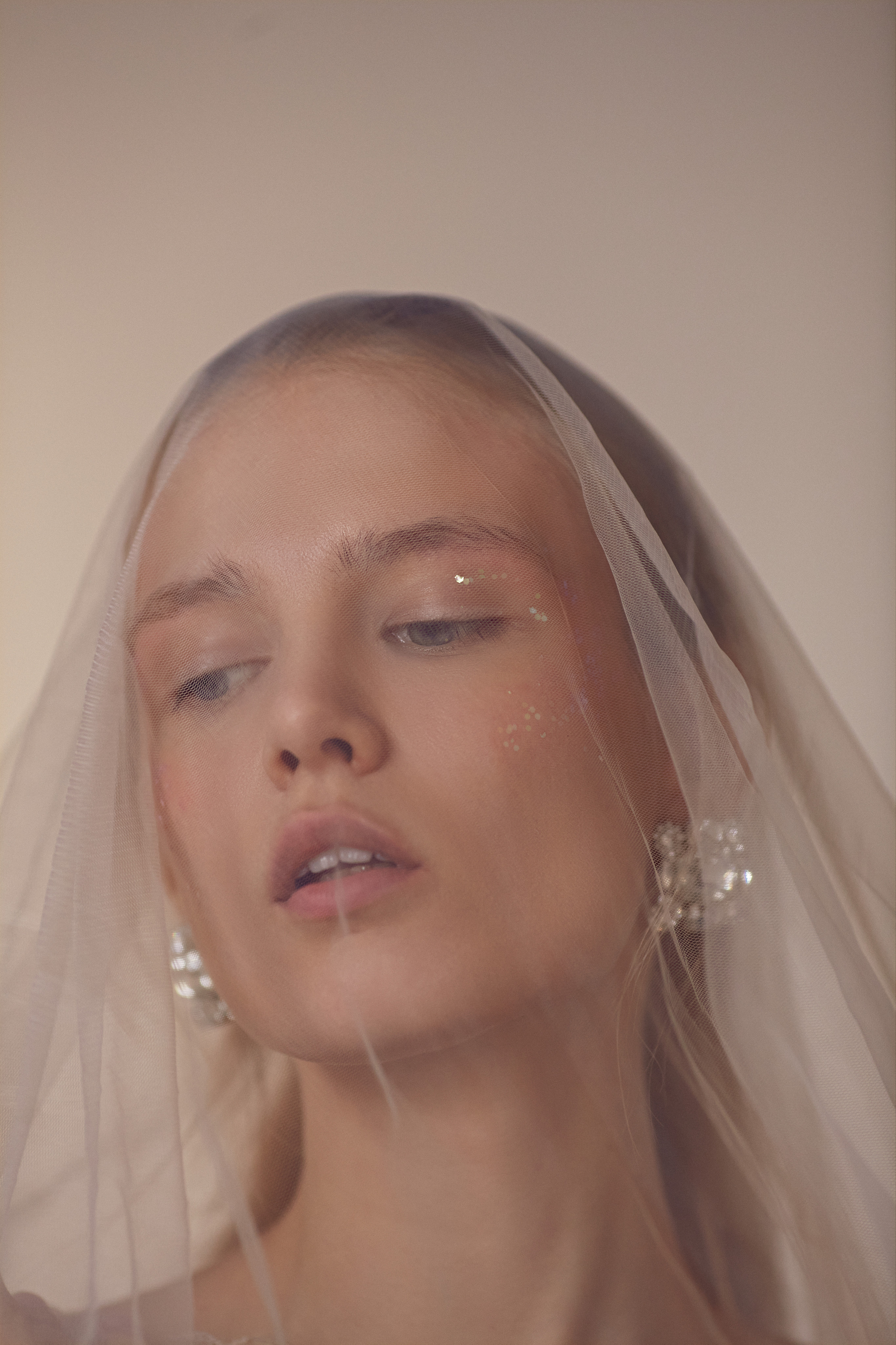 Съемка для L'officiel Baltic. Коммерческий фотограф в Москве Марина Иванькова