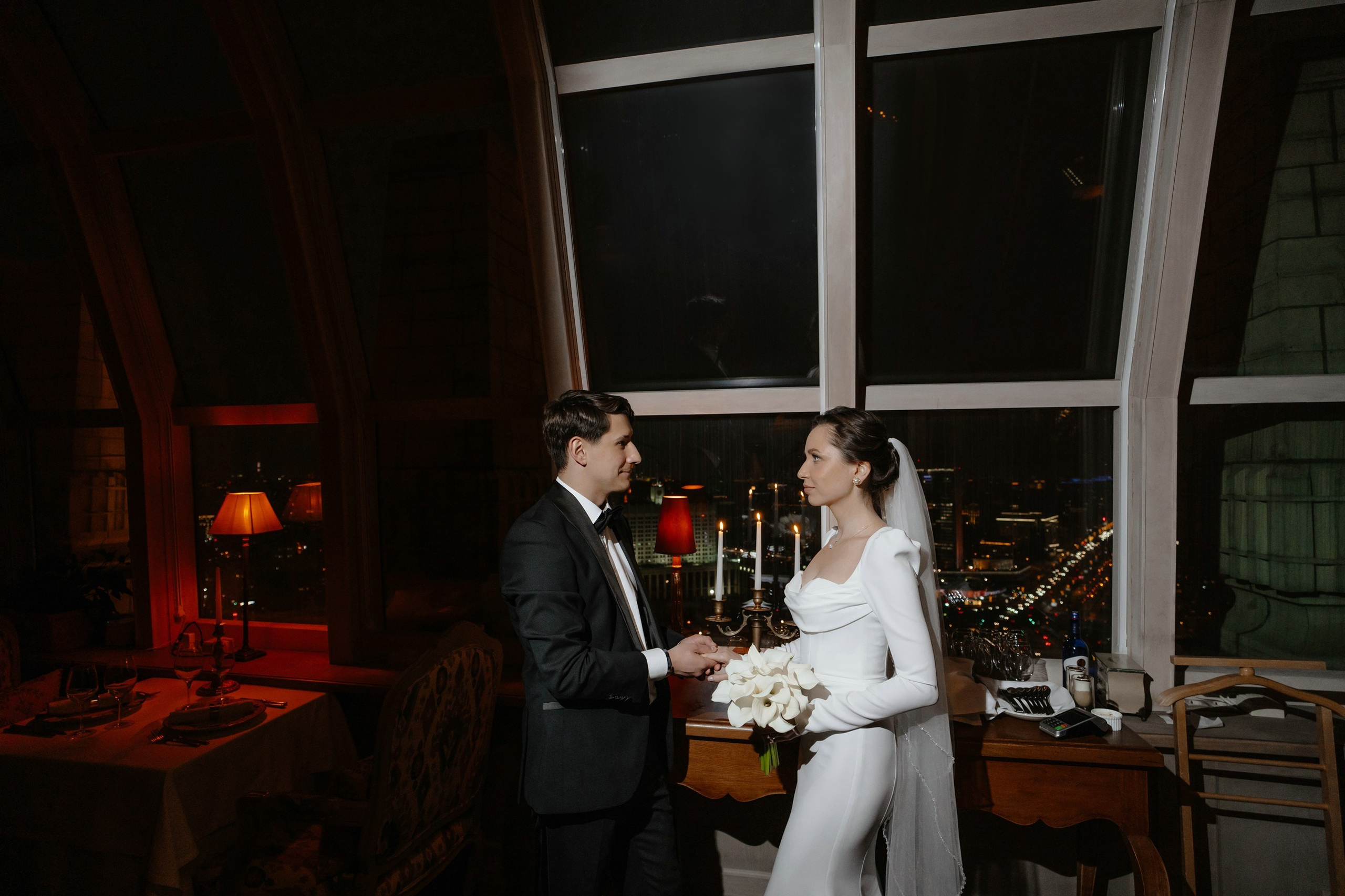 Фотосессия свадьбы в Lotte Plaza. Свадебный и семейный фотограф в Москве Светлана Зоткина