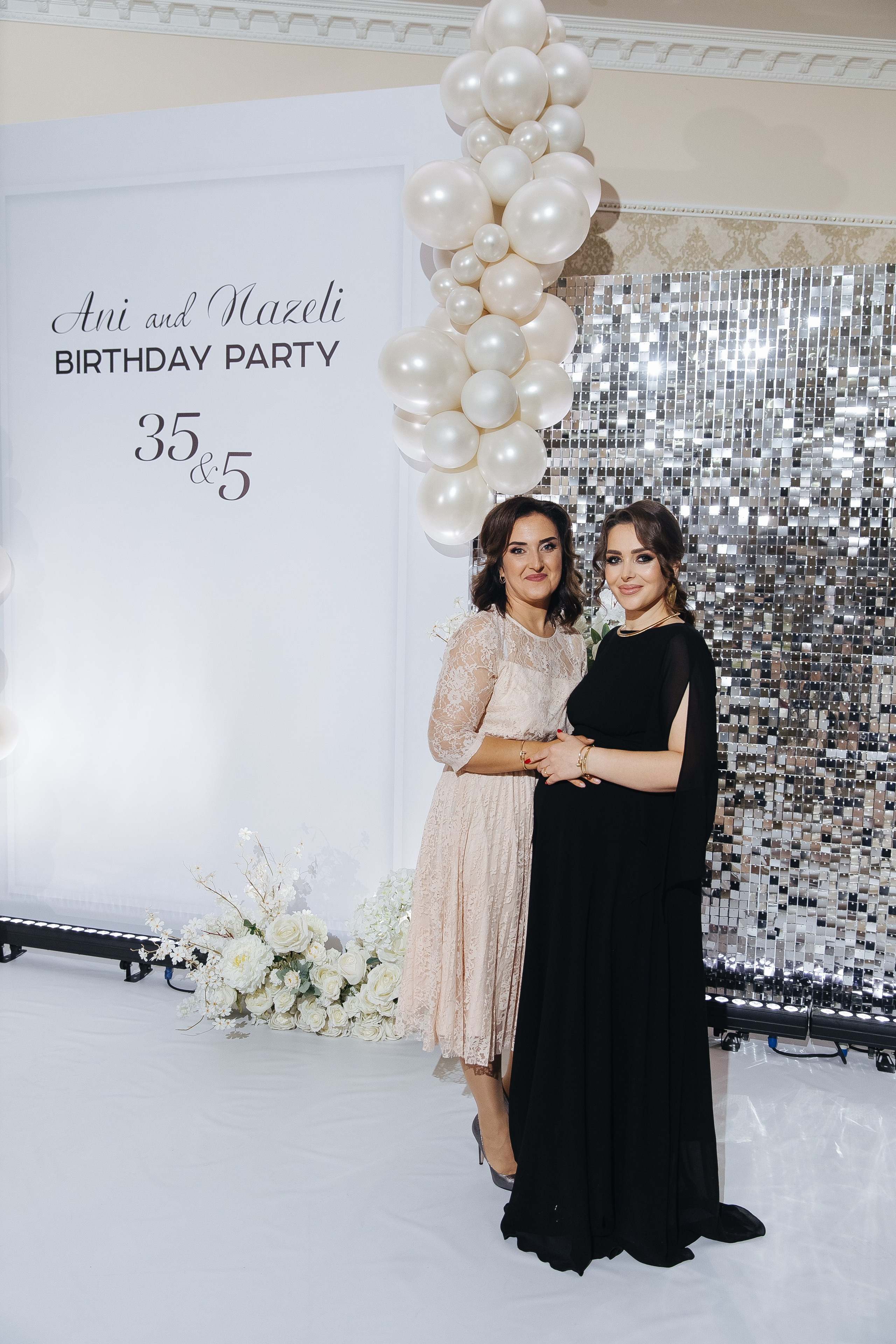 Ани и Назели. 35&5 День рождения, «Янтарь». Фотограф в Красноярске Надежда Воскресенская