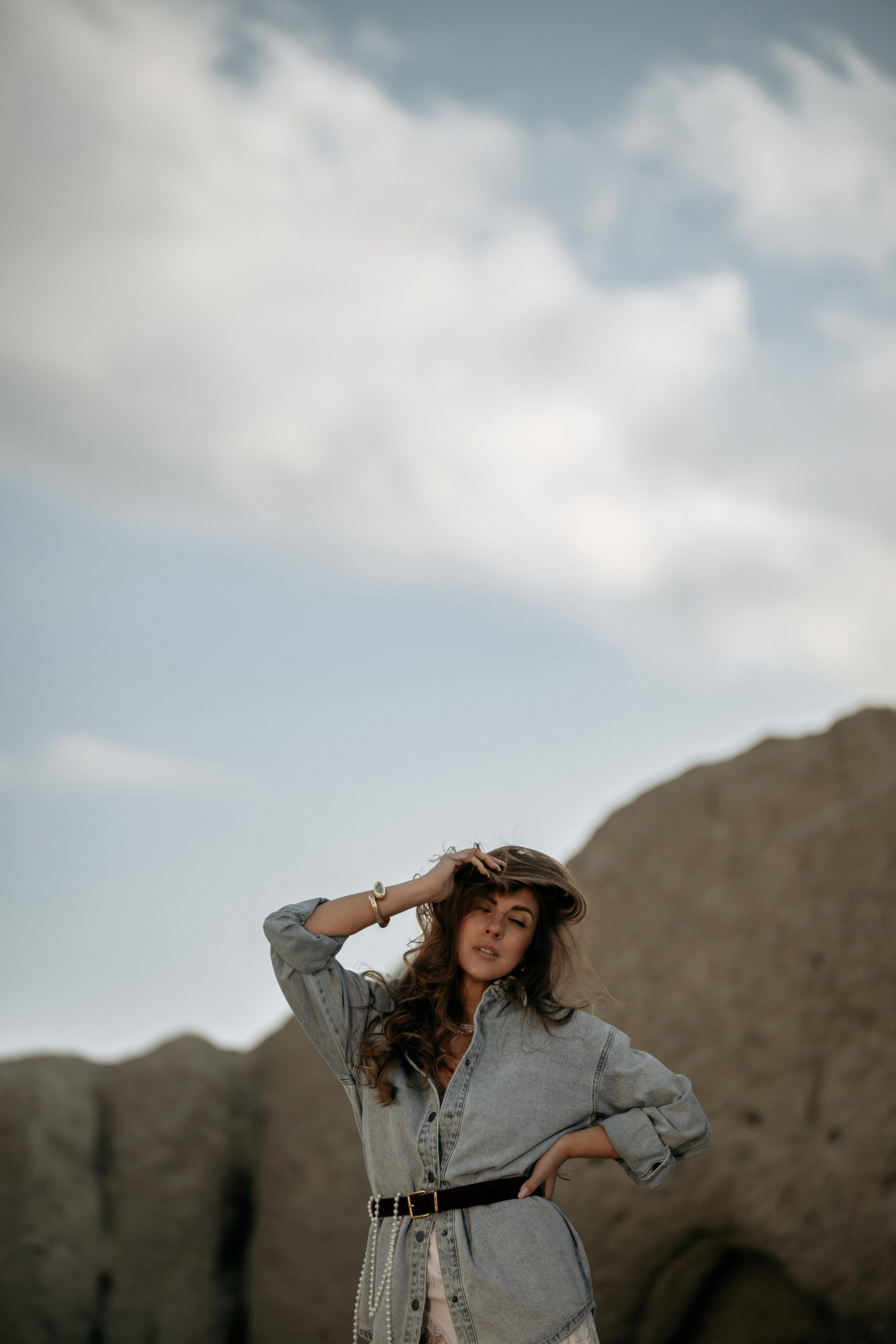 Романтическая фотосессия среди прибрежных скал Анапы