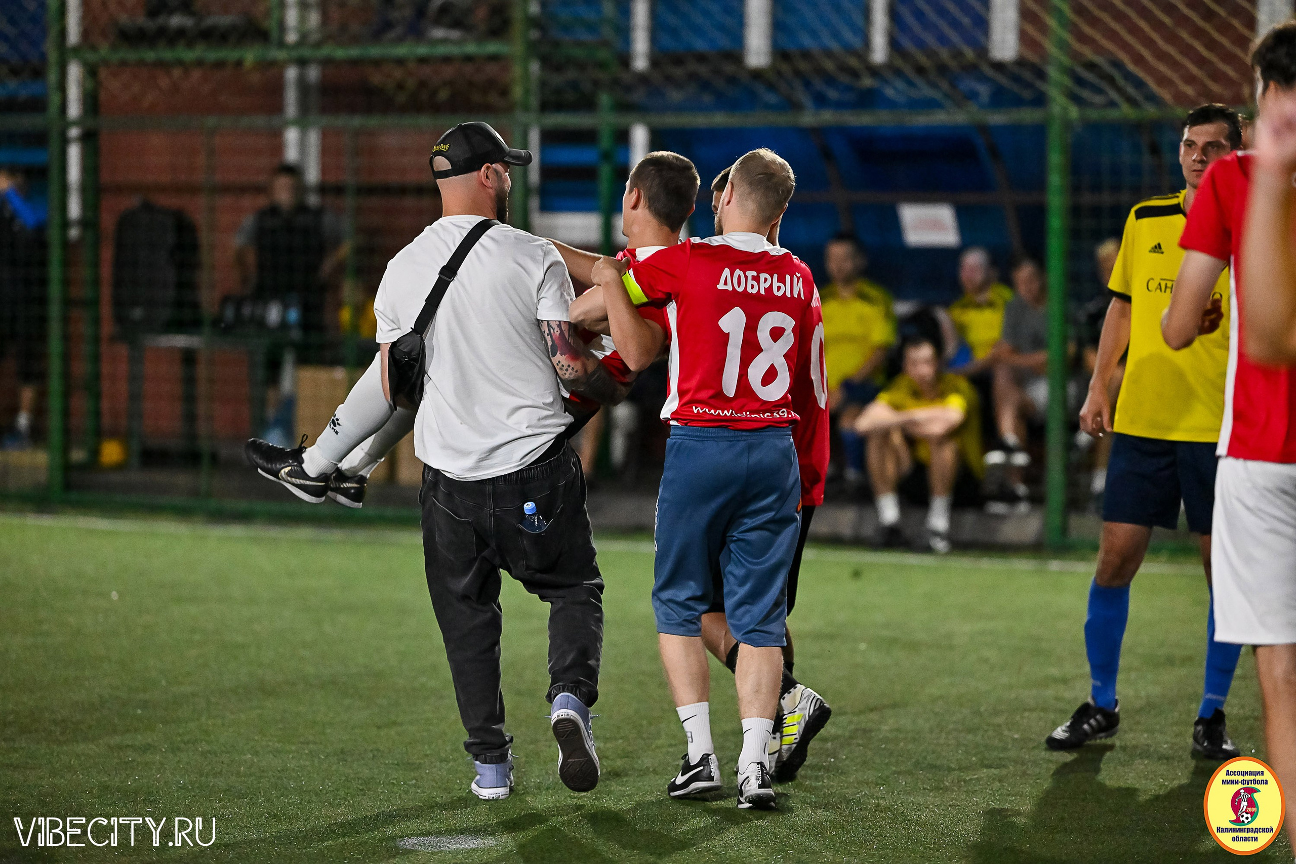 ФИНАЛЬНЫЕ ИГРЫ КУБКА МИНИ-ФУТБОЛЬНОЙ ЛИГИ И КУБКА КОРПОРАТИВНОЙ МФЛ 2025. VIBECITY.RU Вайб Сити Ру Фоторепортажи Фотоотчеты Калининград