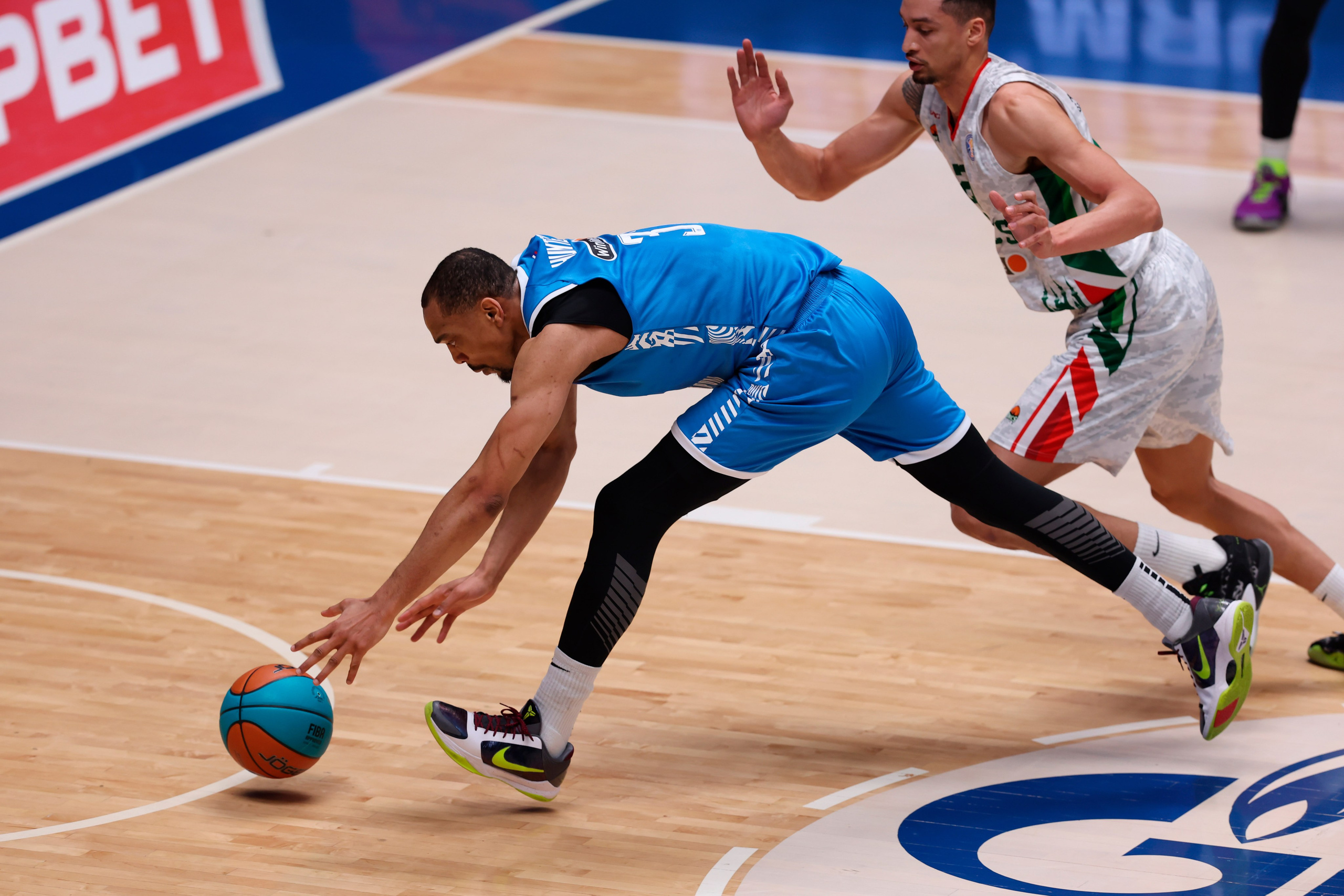 БК Зенит — БК Уникс 13.02.2025. Спортивный и репортажный фотограф Антон Тереханов