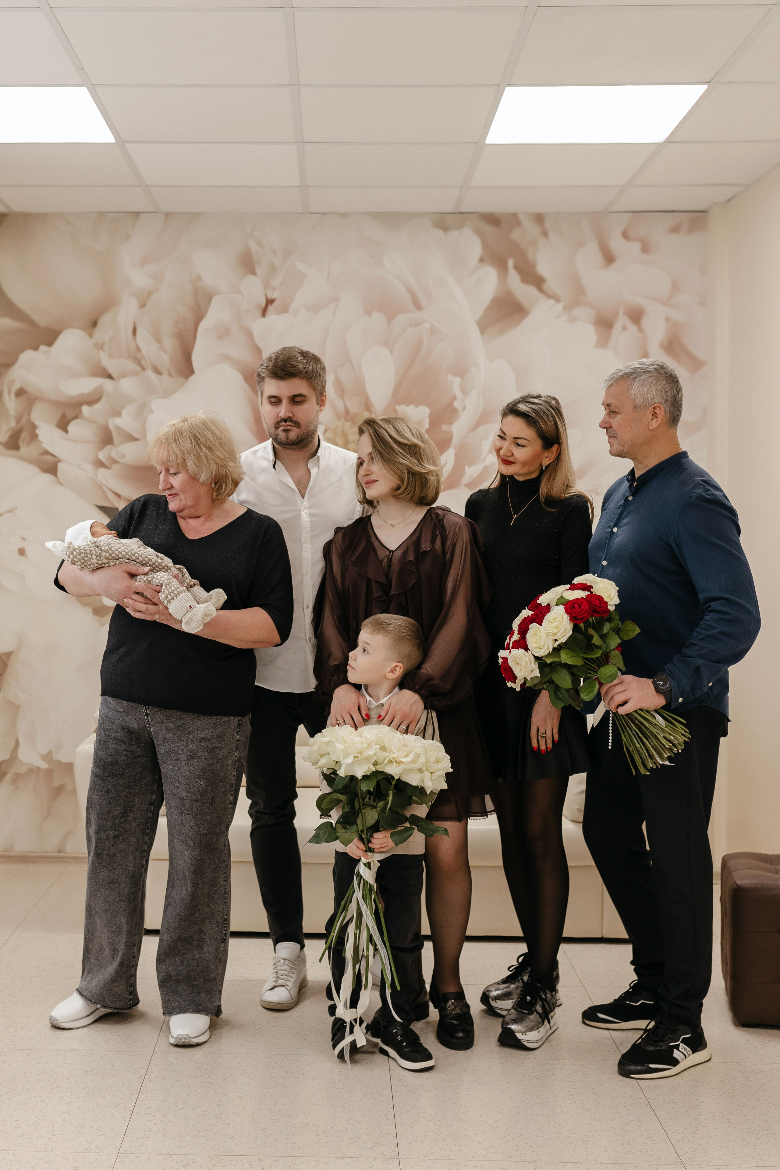 Фотограф на выписку из роддома в Краснодаре, выписка из Екатерининского роддома, фотограф Яна Морева. Семейный фотограф в Краснодаре Яна Морева