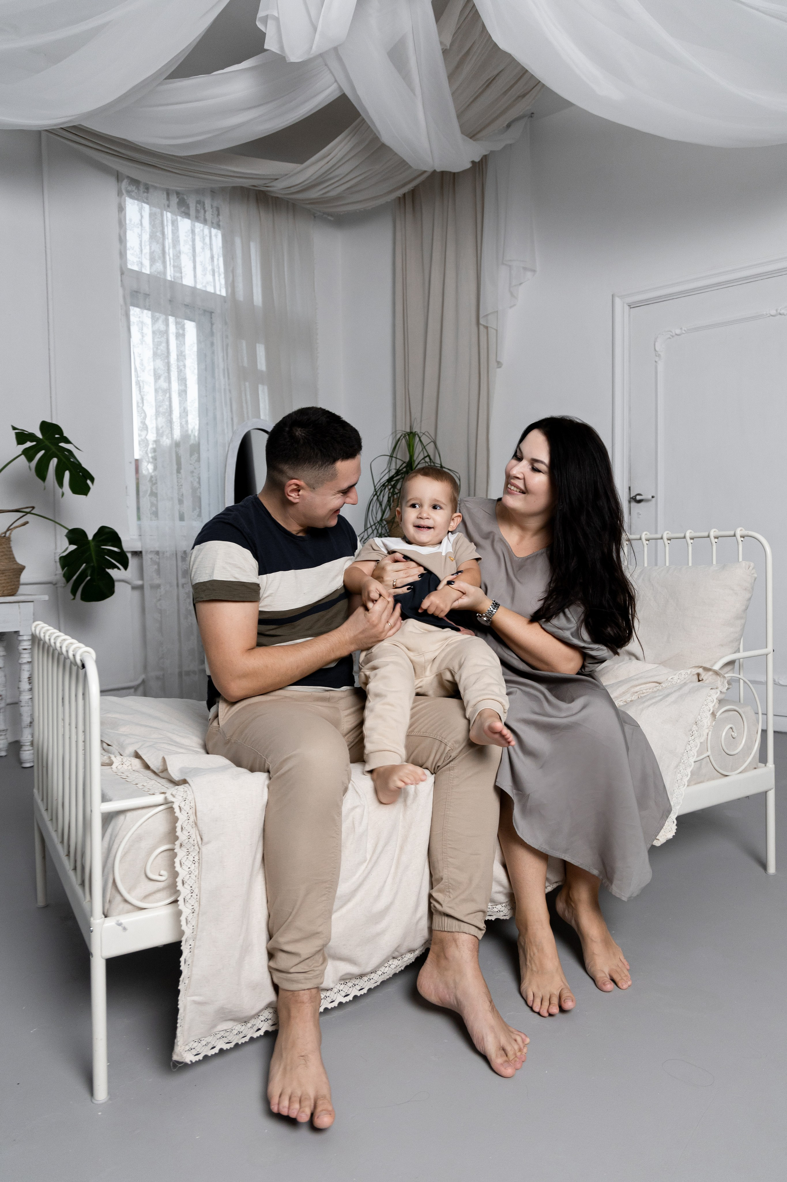 Александра и Даниил со своими детьми: Евой и Артуром. Фотограф в Калининграде Сокирко Светлана