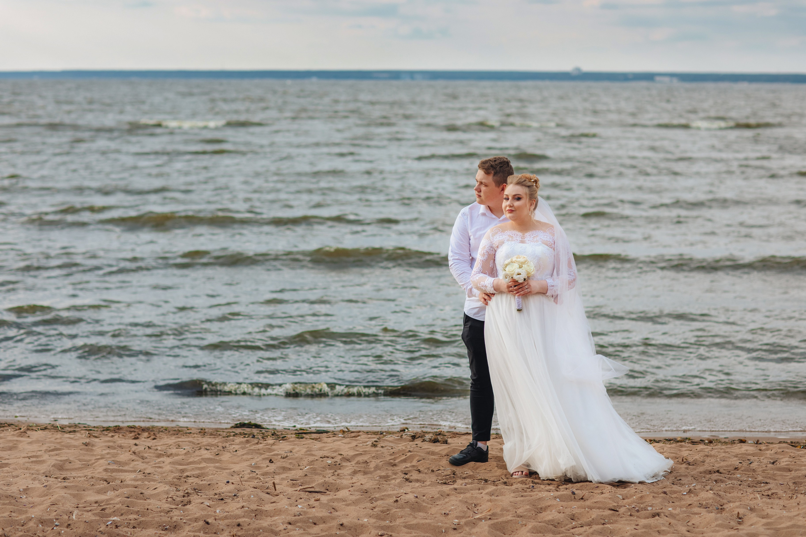 Евгения и Илья. ЗАГС Калининского района и прогулка на Финском заливе. Свадебный и семейный фотограф в Санкт-Петербурге и Сестрорецке