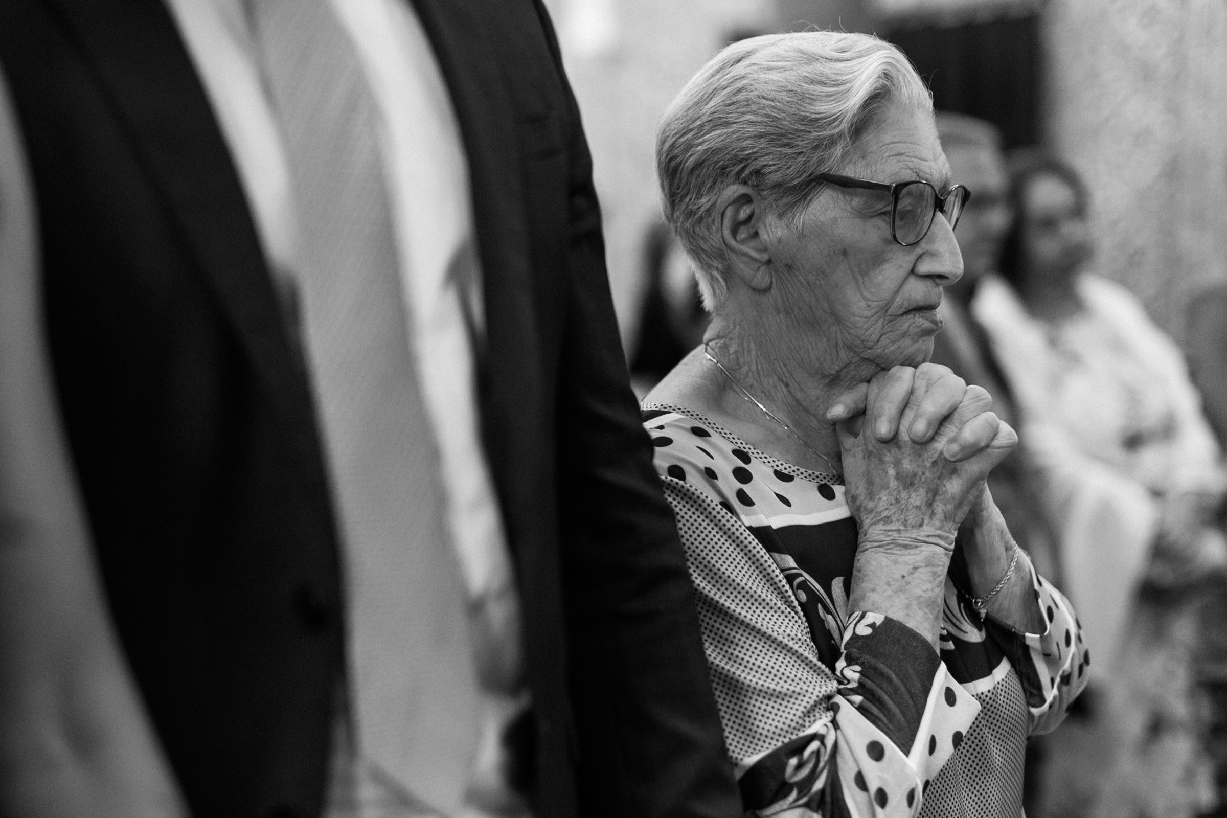 PLANT A TREE. Wedding photographer in Europe
