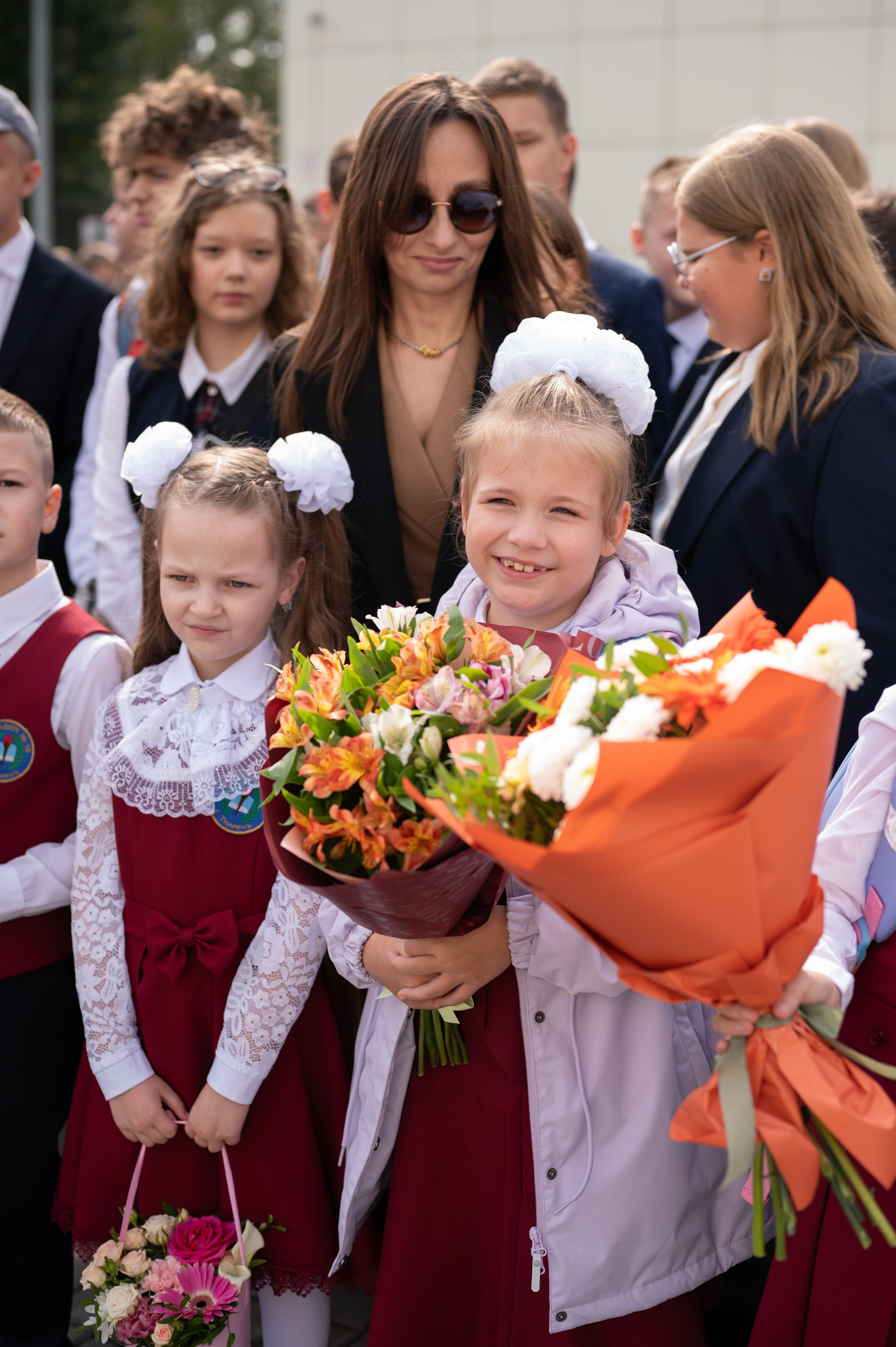 1 сентября 16 гимназия 2 класс (линейка + в классе+ на улице). Фотограф новорожденных, семейный детский в Тюмени Татьяна Морозова