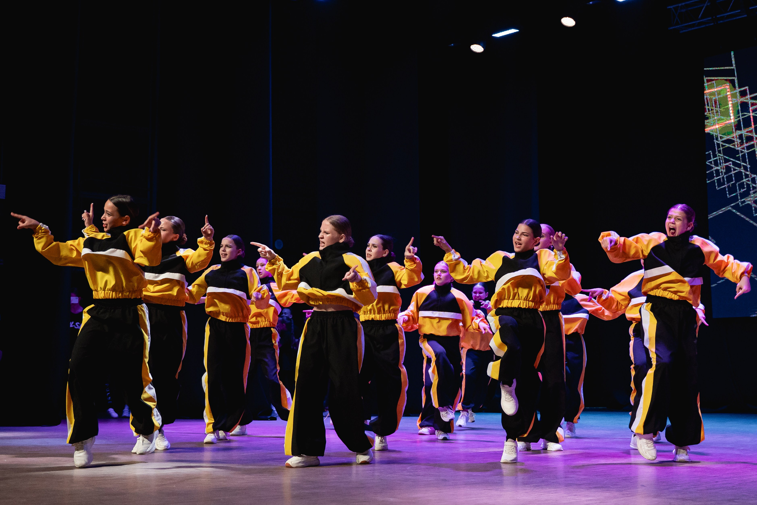 Отчётный концерт танцевально-спортивного клуба «PULSE». Портретный и репортажный фотограф в Воронеже: Анастасия Пузикова