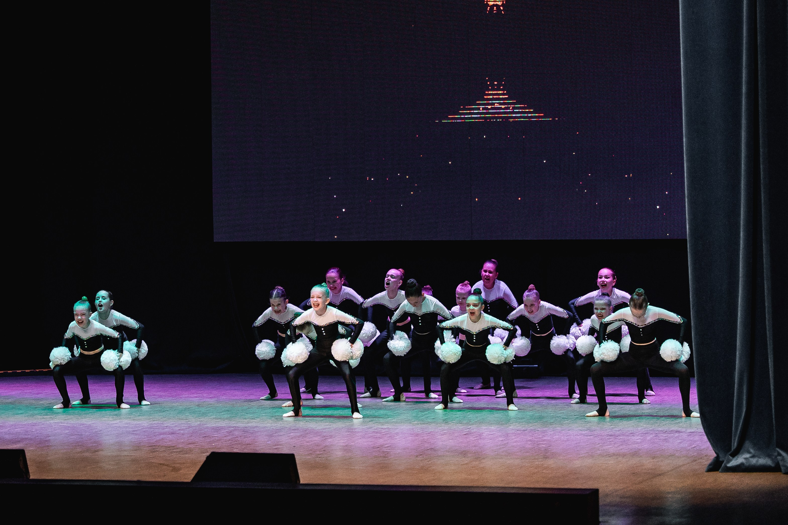 Отчётный концерт танцевально-спортивного клуба «PULSE». Портретный и репортажный фотограф в Воронеже: Анастасия Пузикова