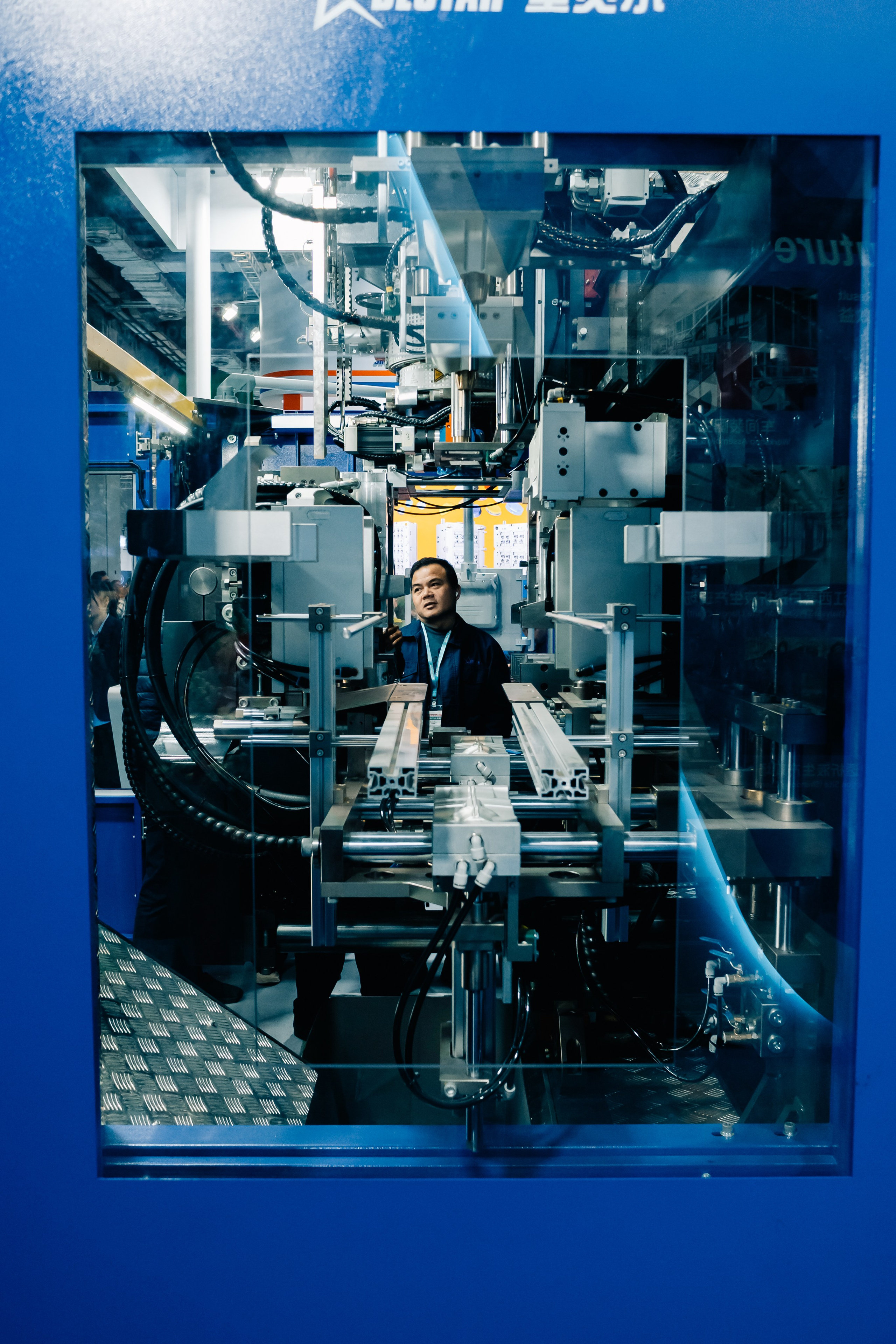 Фото и видеосъемка на выставке CHINAPLAS в Шанхае | Компания VZLP | Фотограф в Шанхае