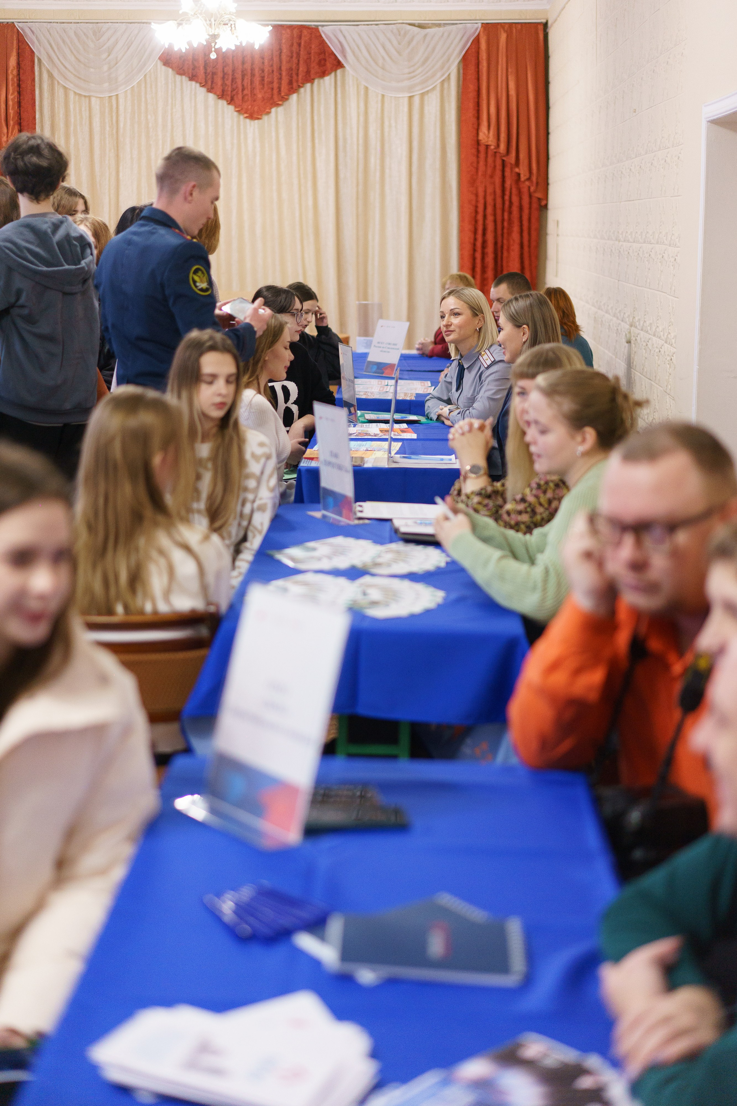 Межотраслевая выставка учебных заведений, Сафоново. Фотограф и видеограф Смоленск | Студия Цезарь