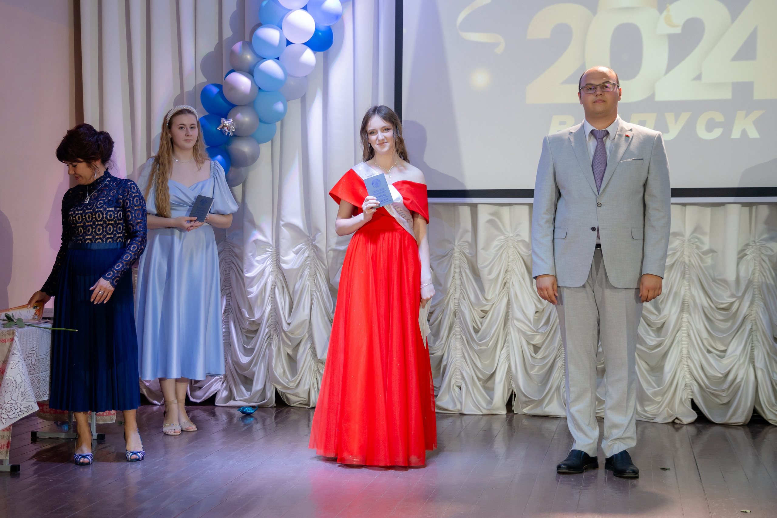 Школьный выпускной 2024 год в Соколе (Минск). Свадебный фотограф в Минске/Беларуси Сергей Спиридонов