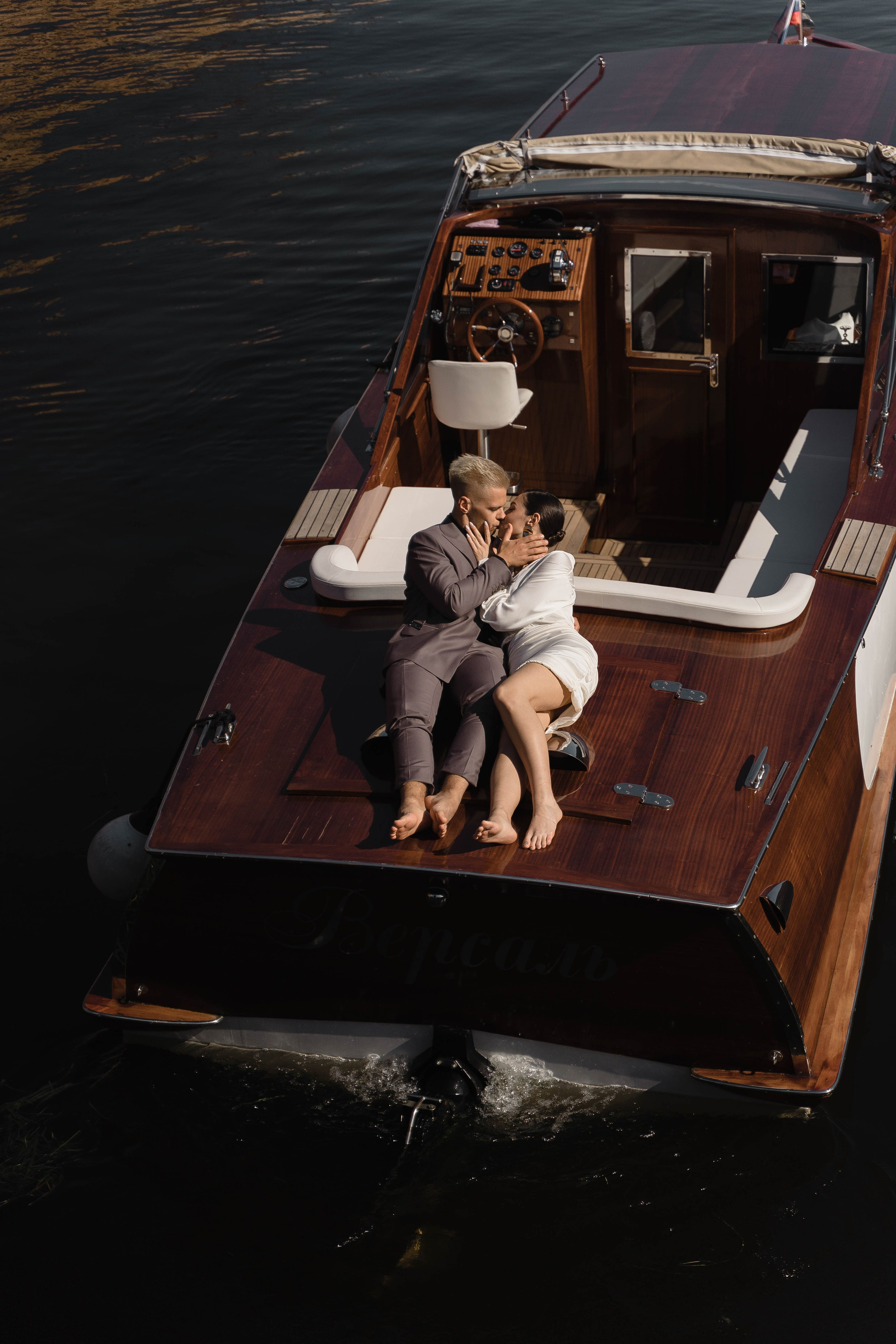 Прогулка на катере. Свадебный фотограф Казань Анастасия Доле