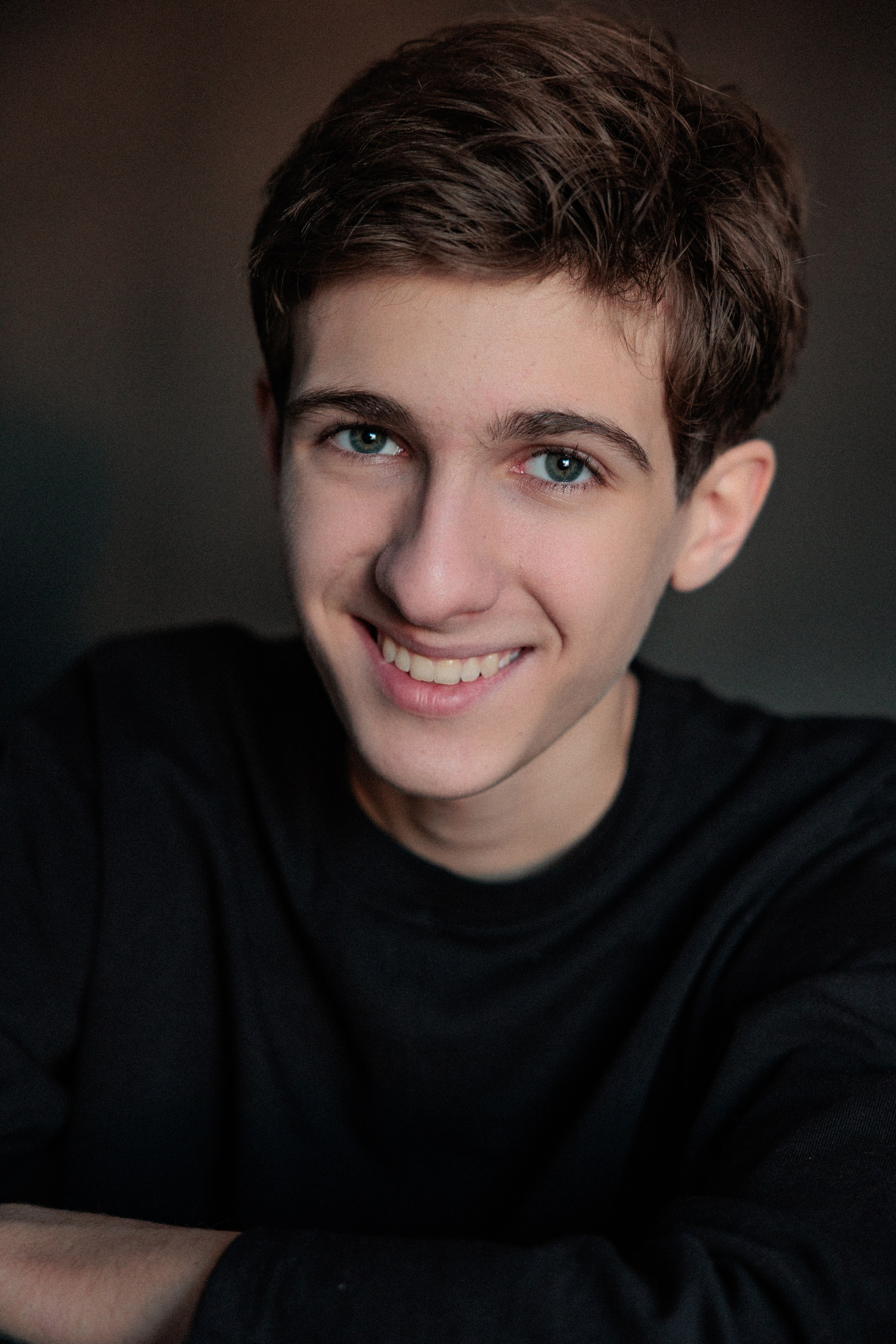 АРТЁМ. Я фотограф из Москвы к Вашим услугам