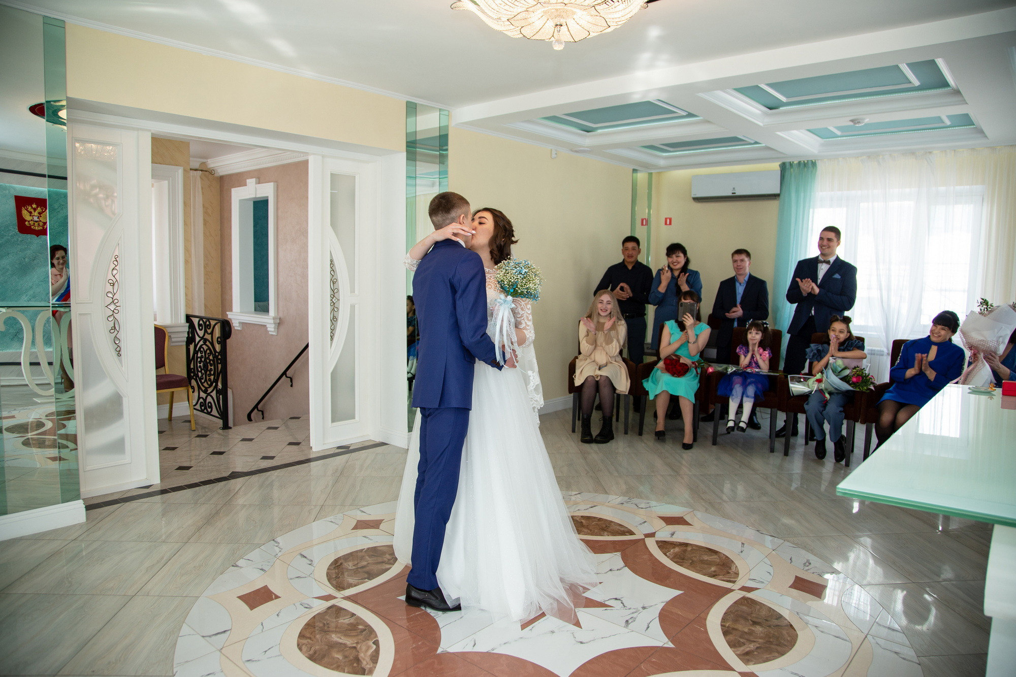 Свадебная фотосессия в Иркутске зимой. Фотограф видеограф Иркутск фото видео студия Алексея Марамзина