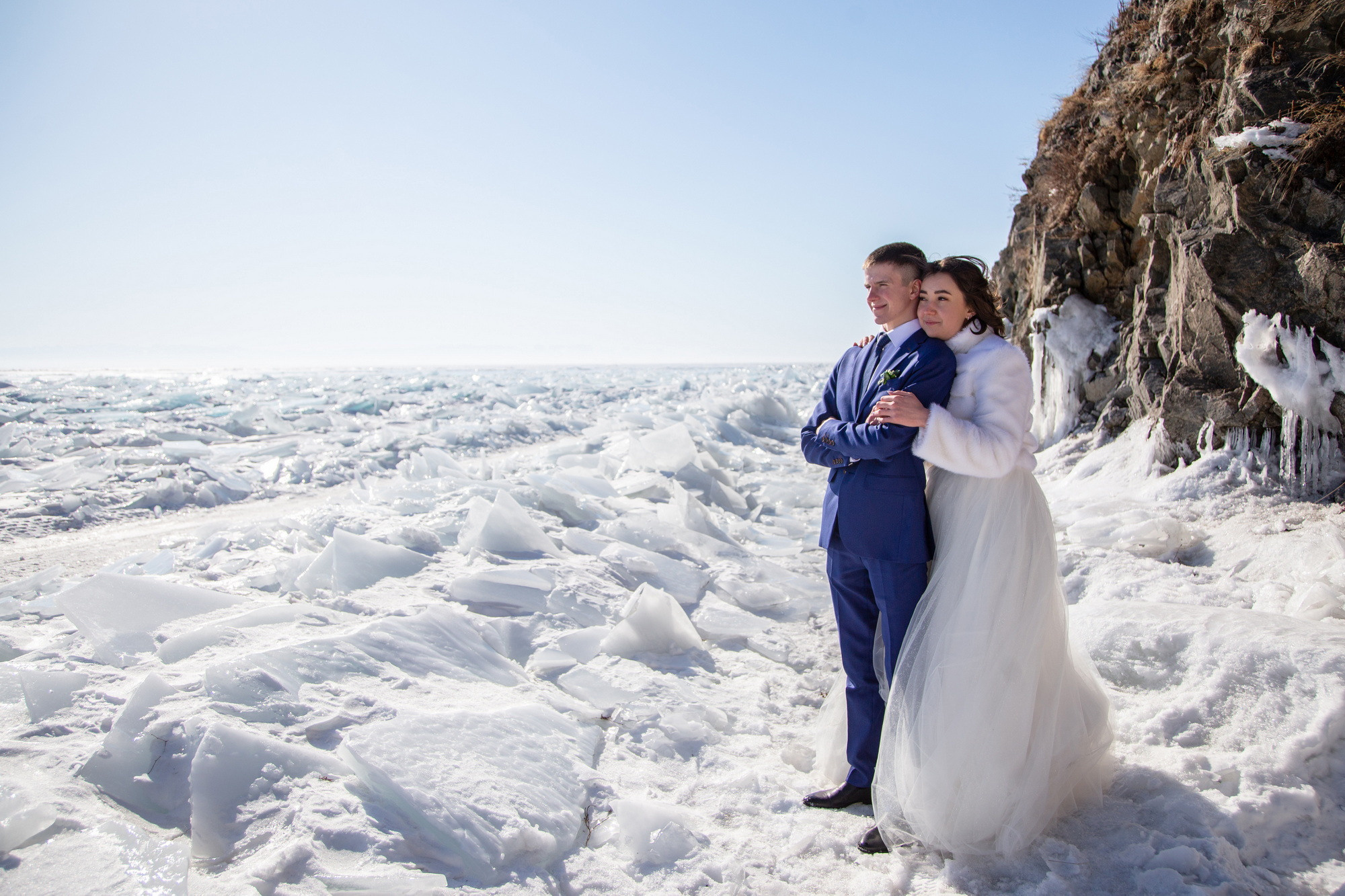 Свадебная фотосессия в Иркутске зимой. Фотограф видеограф Иркутск фото видео студия Алексея Марамзина