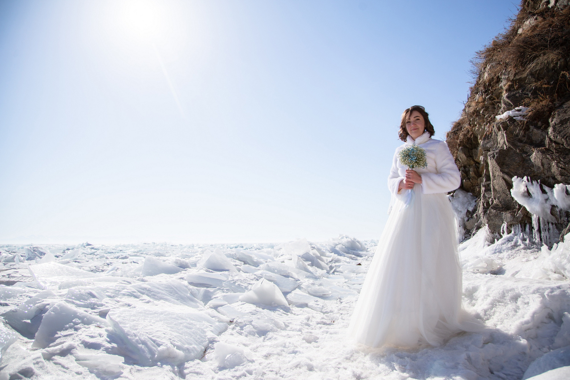Свадебная фотосессия в Иркутске зимой. Фотограф видеограф Иркутск фото видео студия Алексея Марамзина