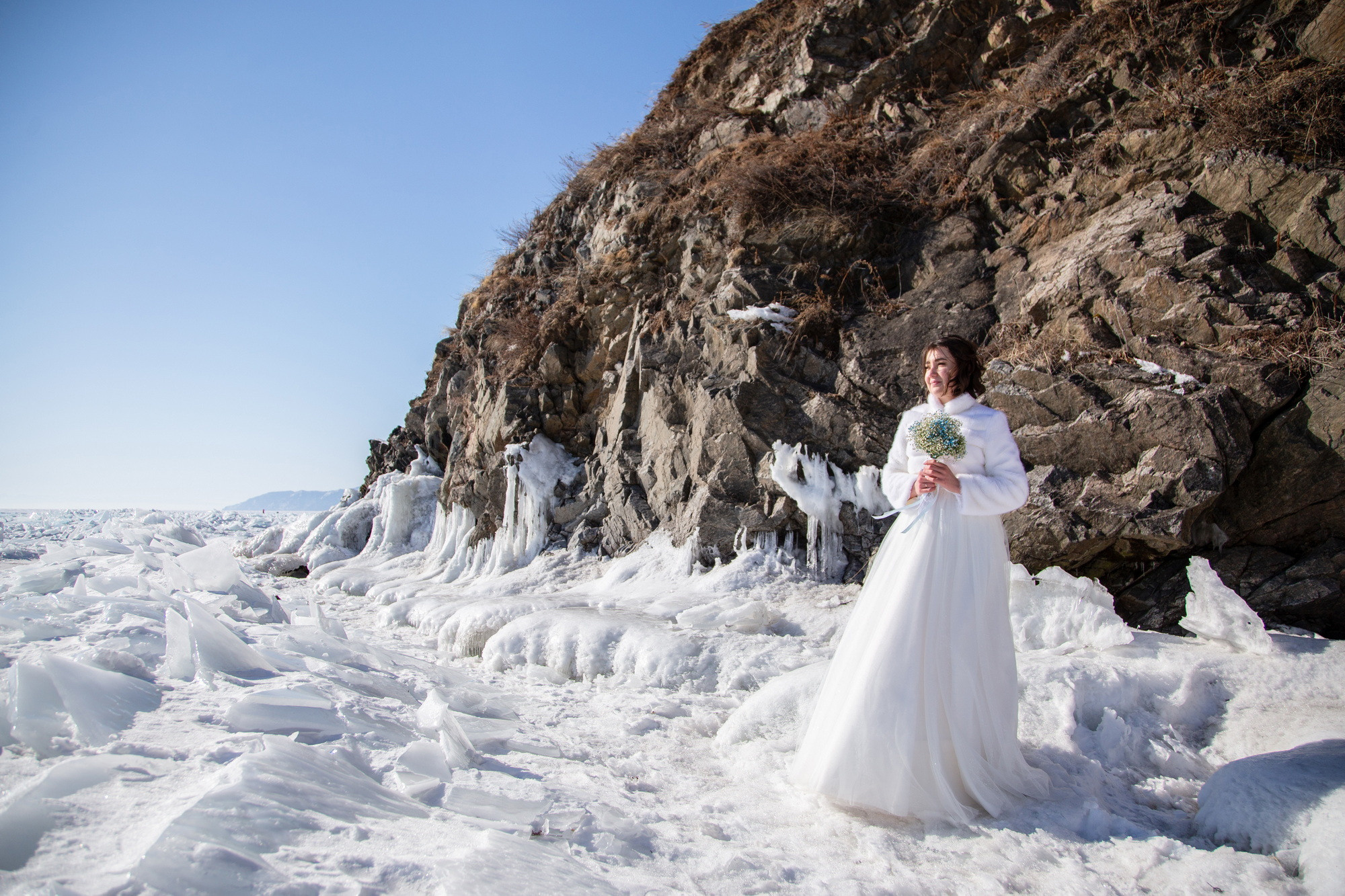 Свадебная фотосессия в Иркутске зимой. Фотограф видеограф Иркутск фото видео студия Алексея Марамзина