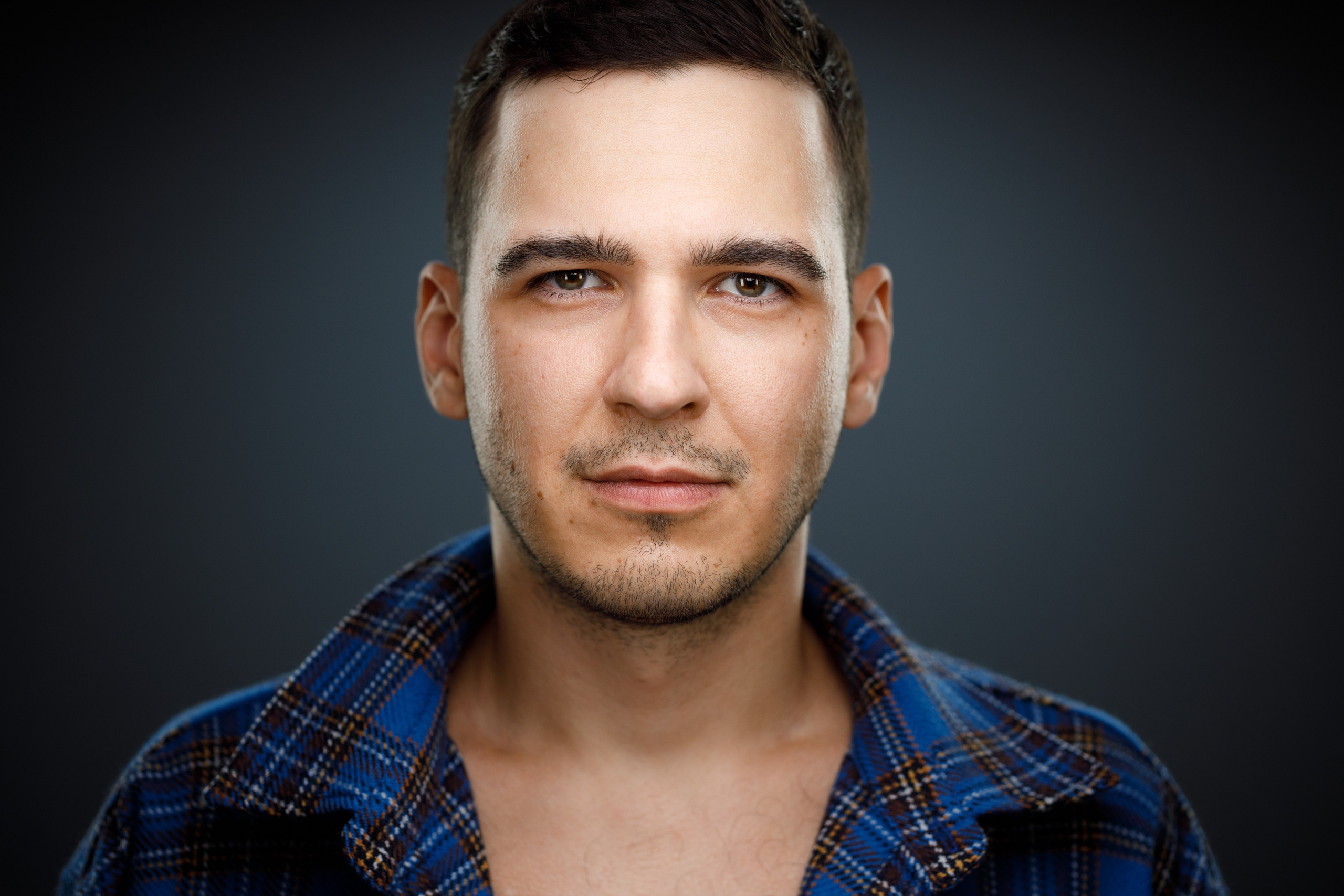 Headshot & portrait session for Arthur. Headshot & portrait photographer Alexei Shendrick